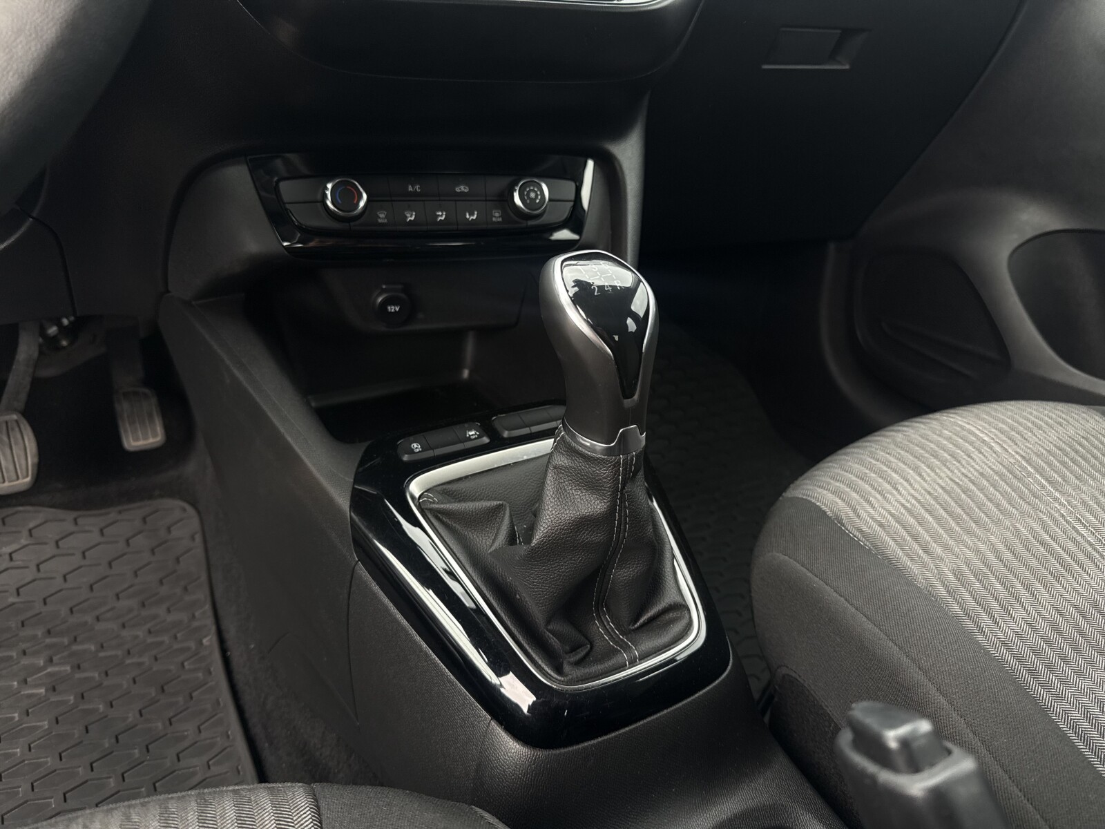Opel Corsa - zdjęcie 15