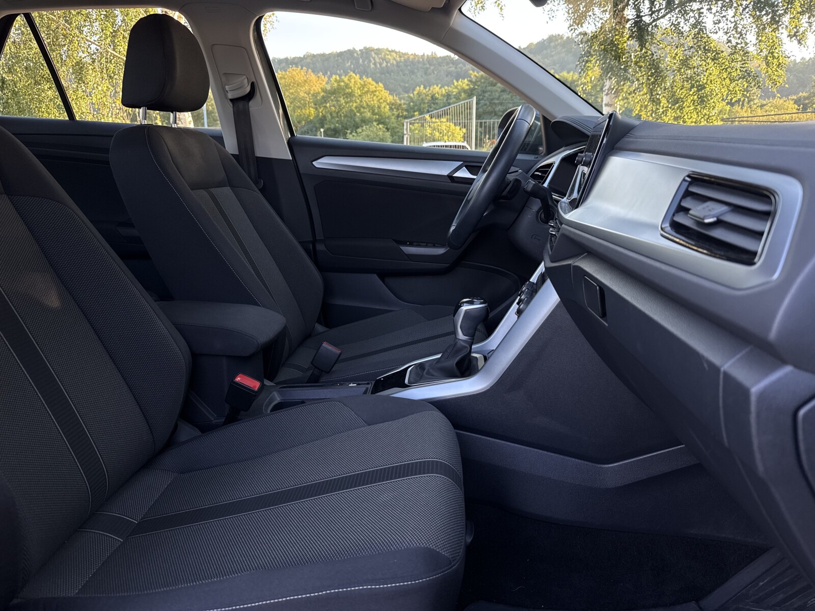 Volkswagen T-Roc - zdjęcie 12