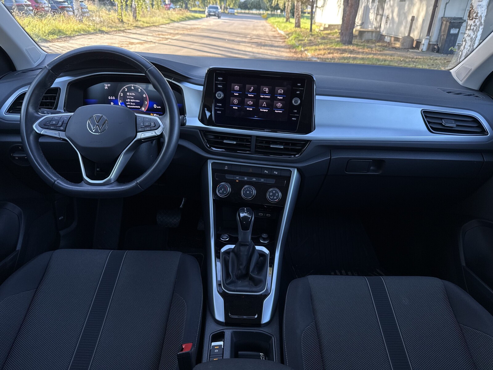 Volkswagen T-Roc - zdjęcie 9