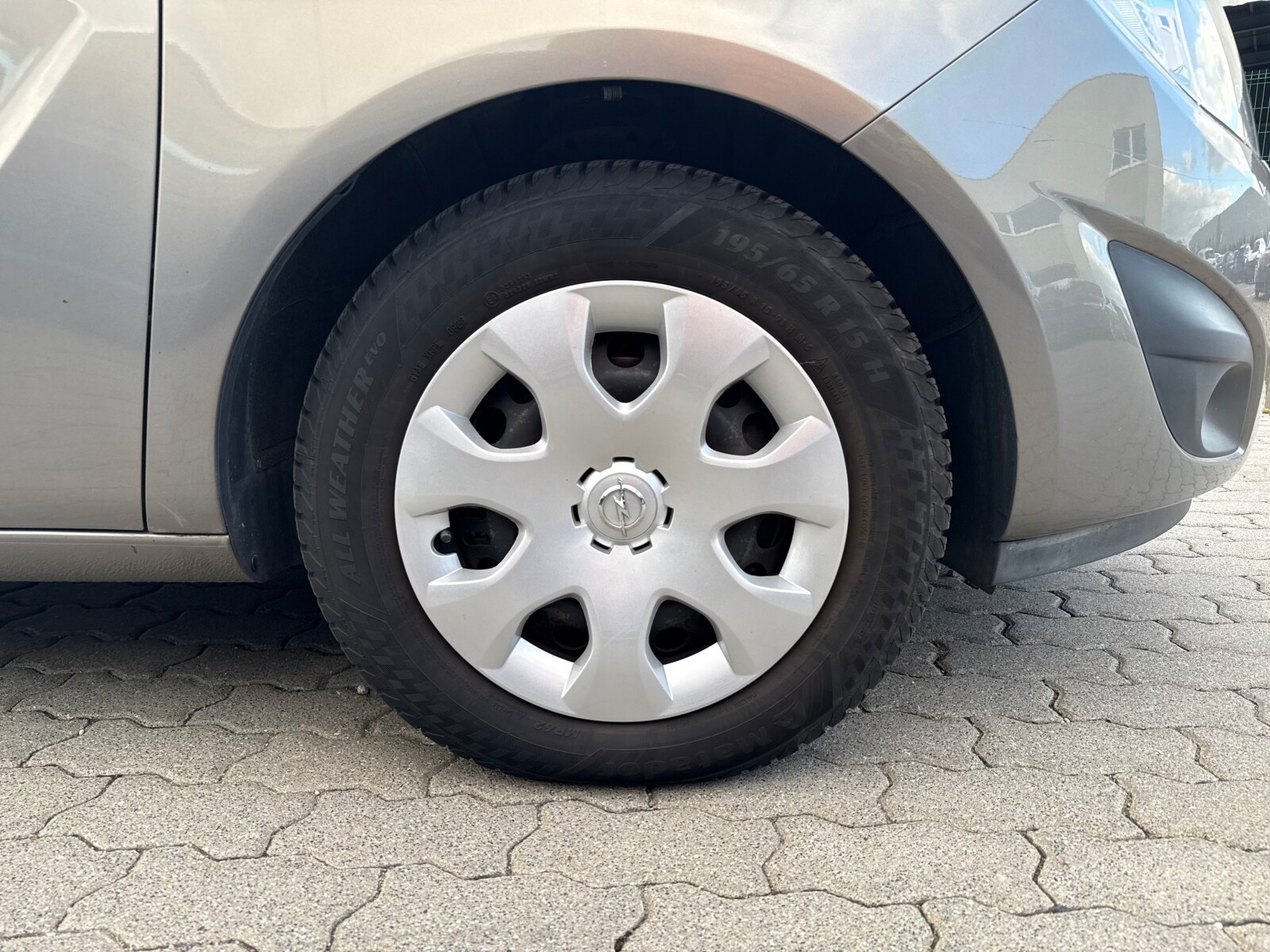 Opel Meriva - zdjęcie 24