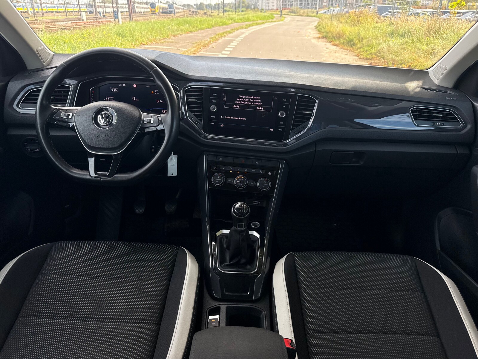 Volkswagen T-Roc - zdjęcie 9