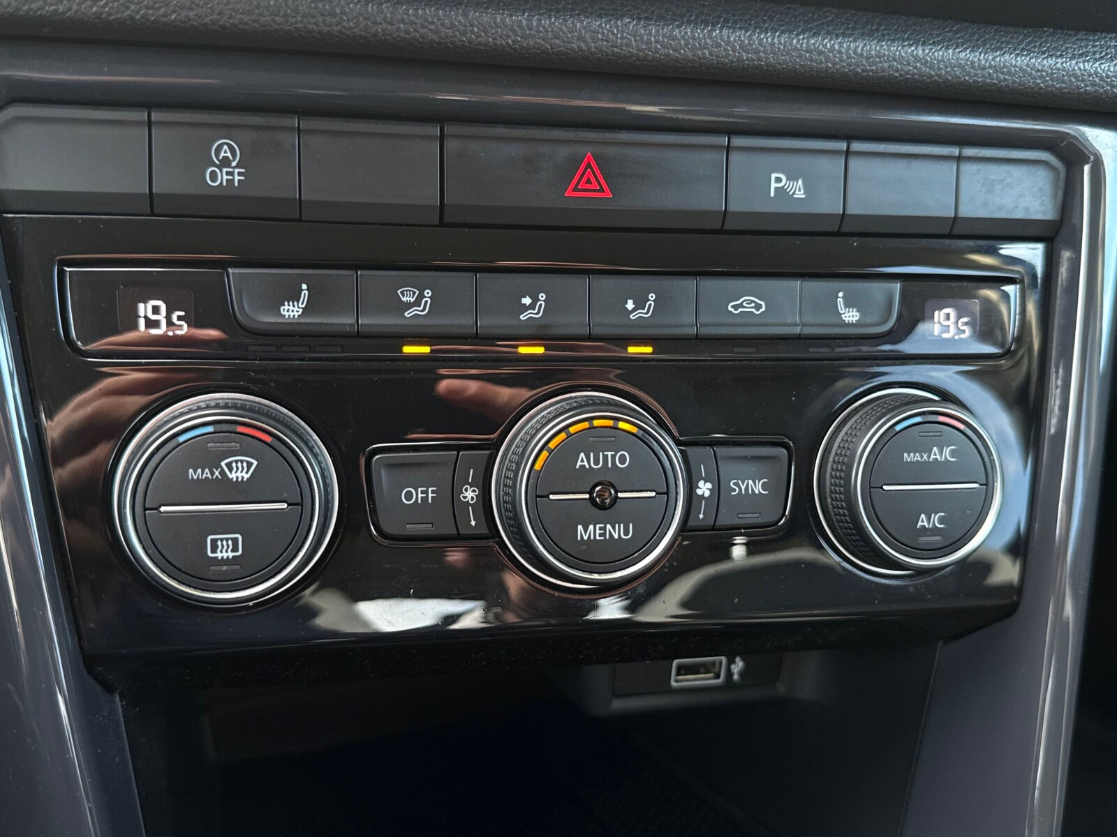 Volkswagen T-Roc - zdjęcie 20