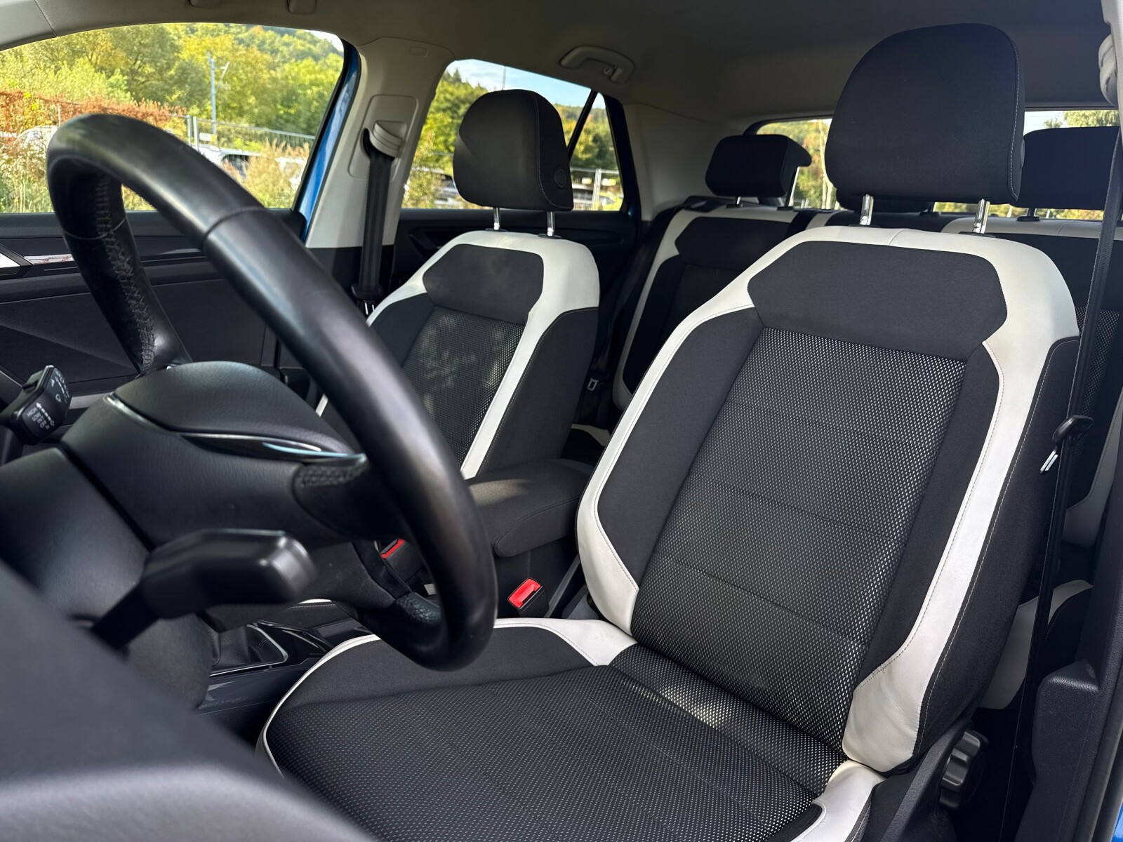 Volkswagen T-Roc - zdjęcie 11