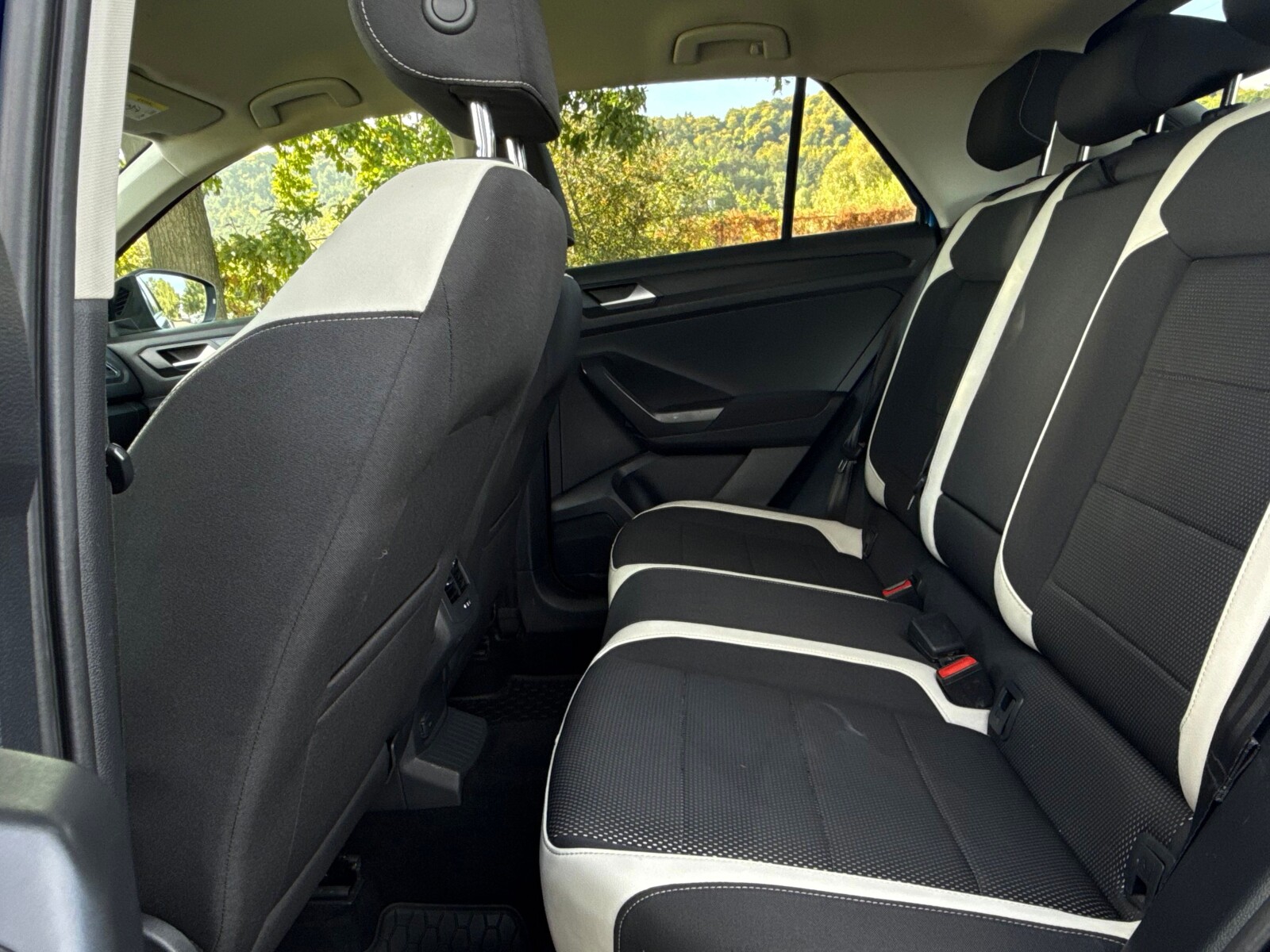 Volkswagen T-Roc - zdjęcie 27