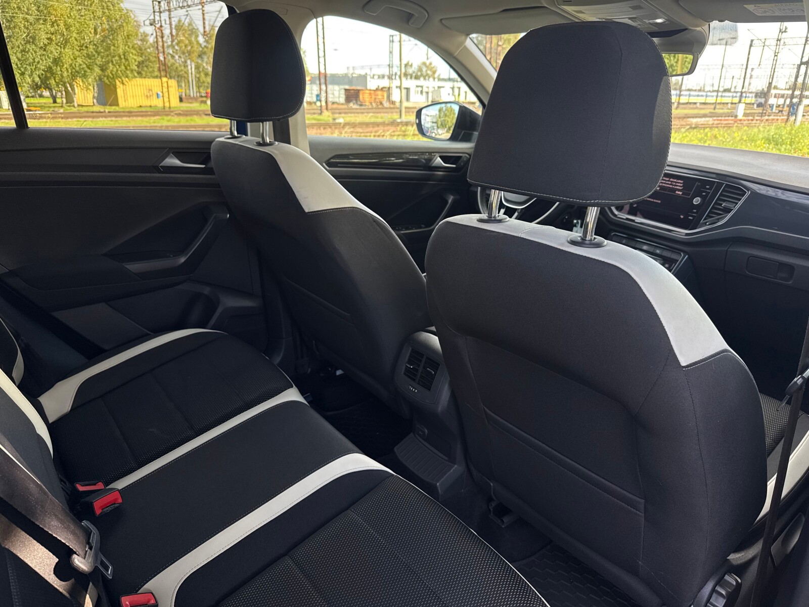 Volkswagen T-Roc - zdjęcie 31