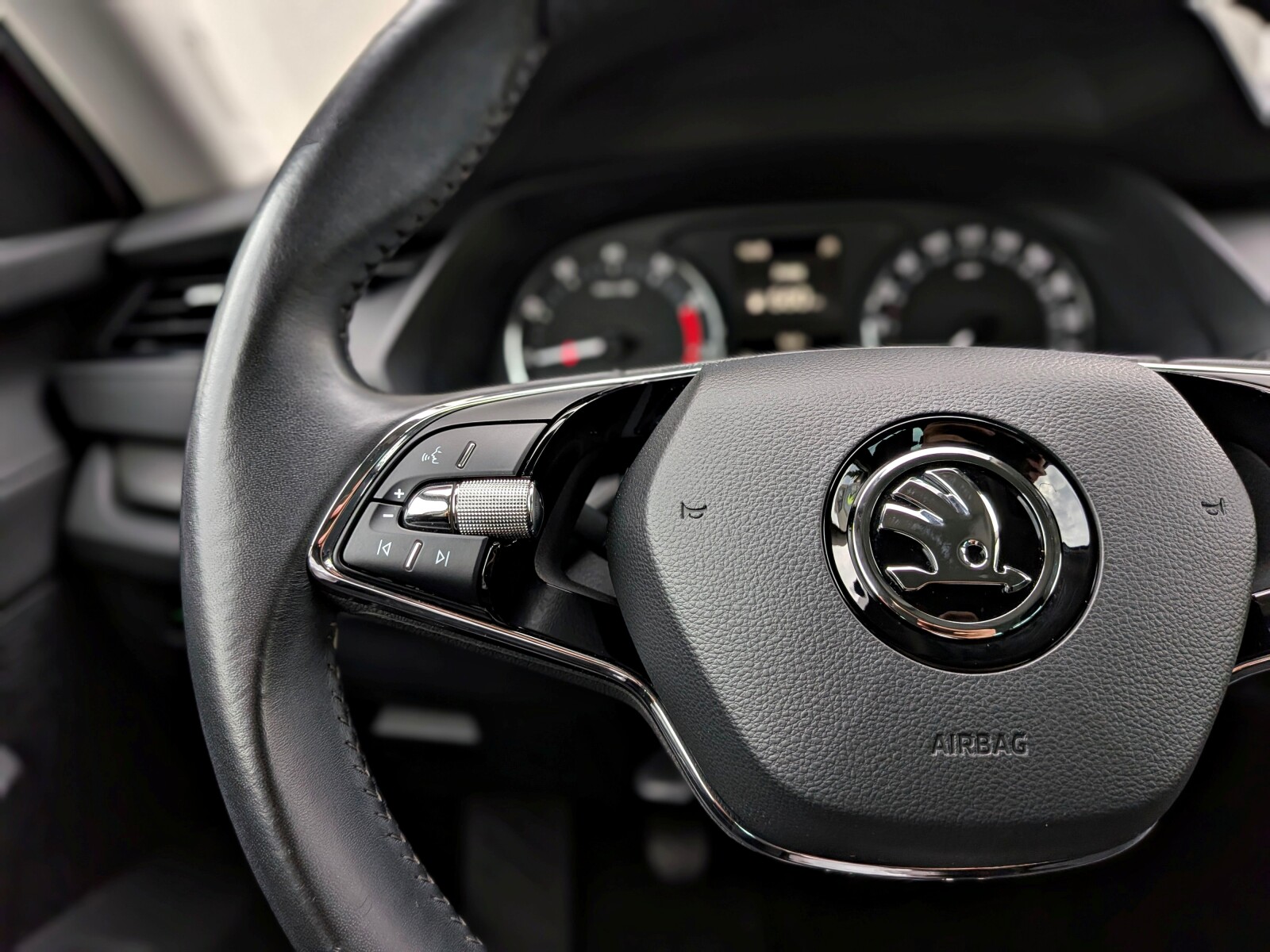 Škoda Octavia Combi - zdjęcie 19