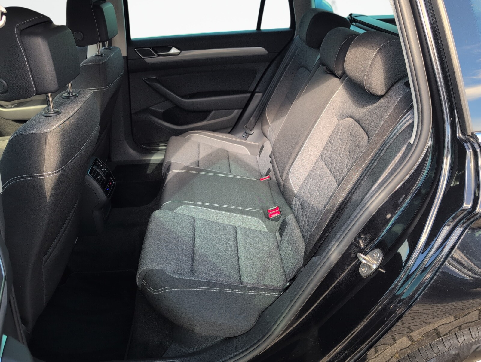Volkswagen Passat - zdjęcie 12