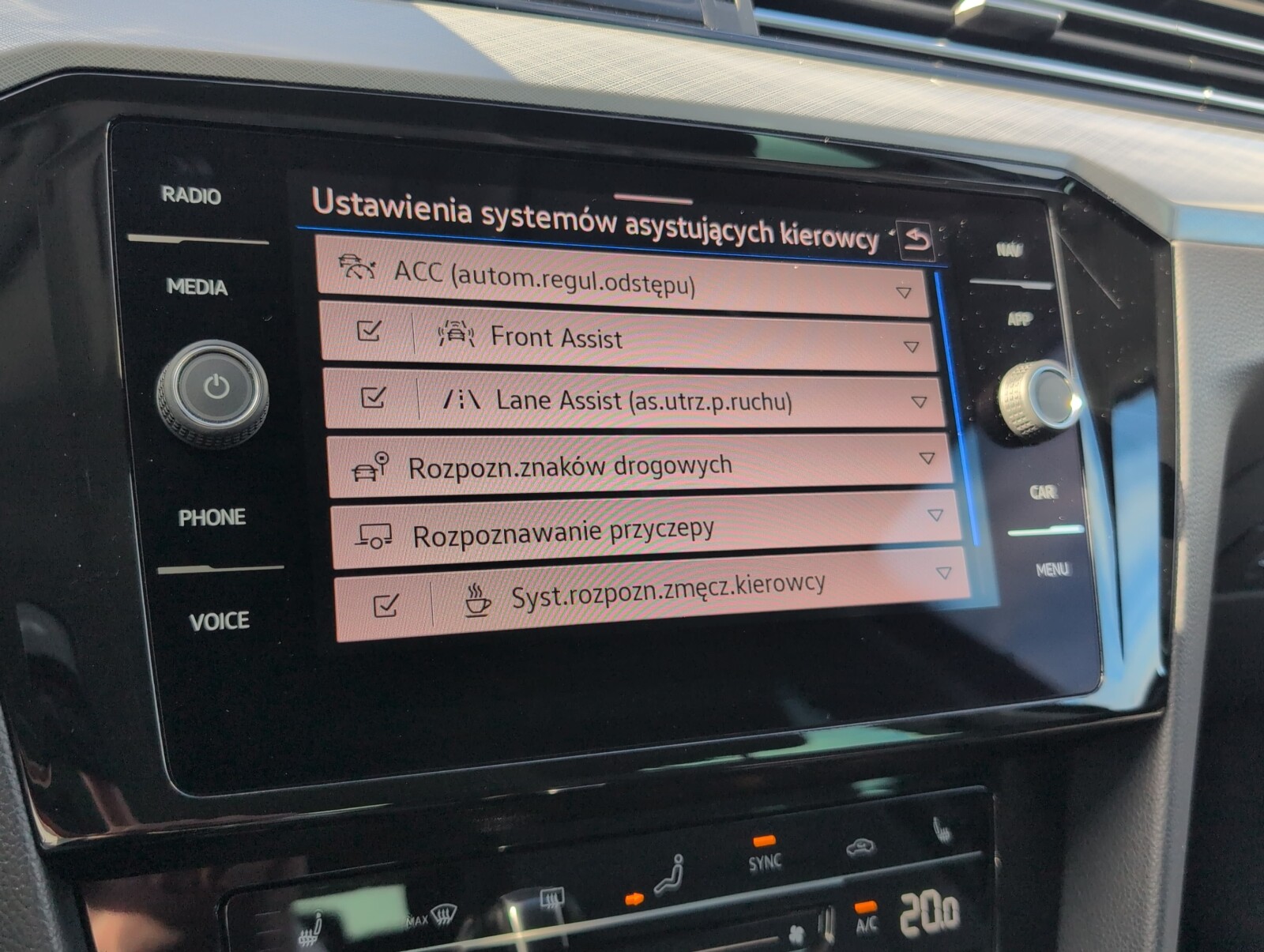 Volkswagen Passat - zdjęcie 31