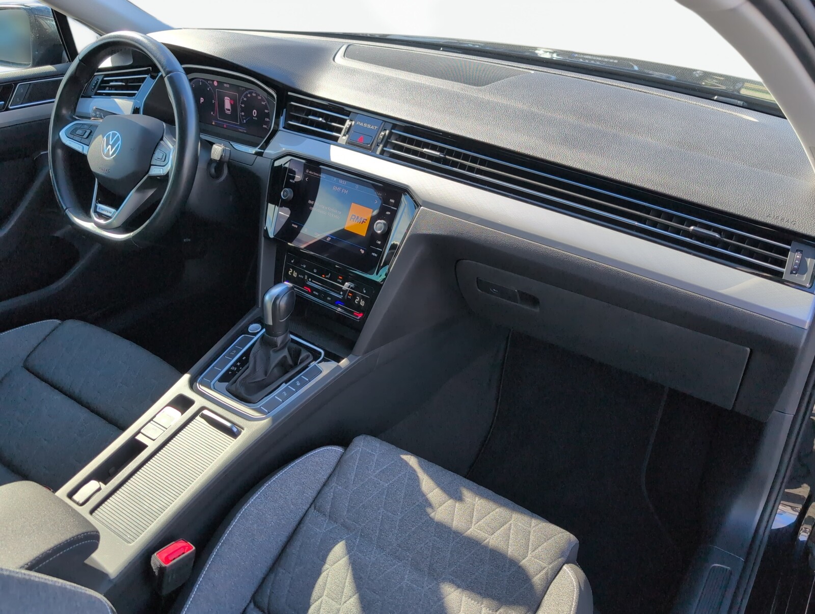 Volkswagen Passat - zdjęcie 18