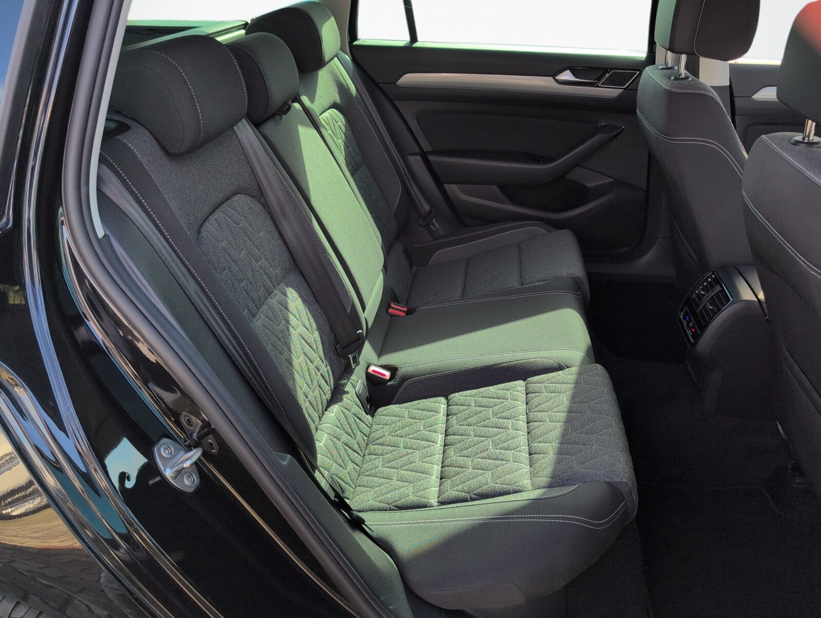 Volkswagen Passat - zdjęcie 13