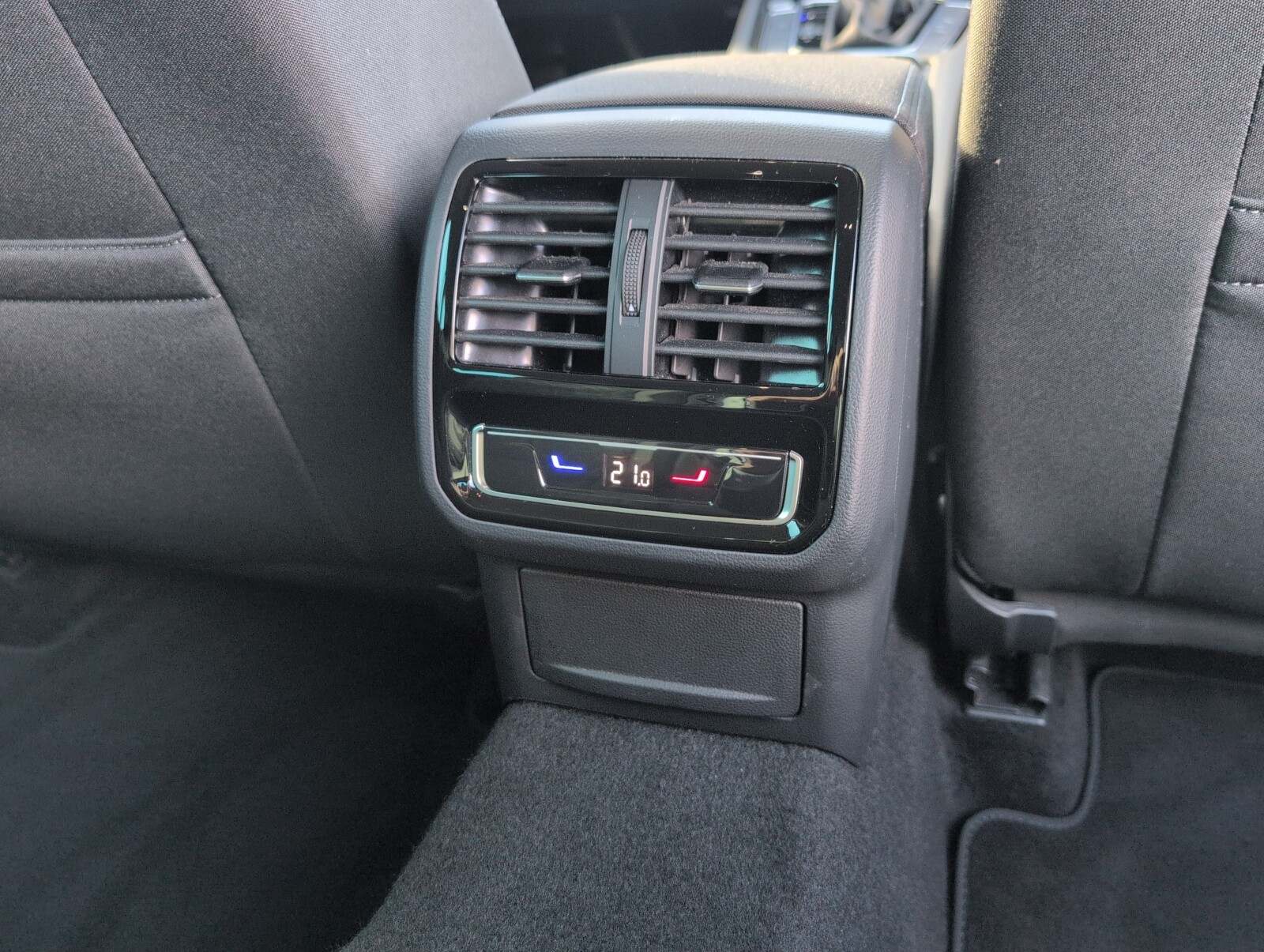 Volkswagen Passat - zdjęcie 14