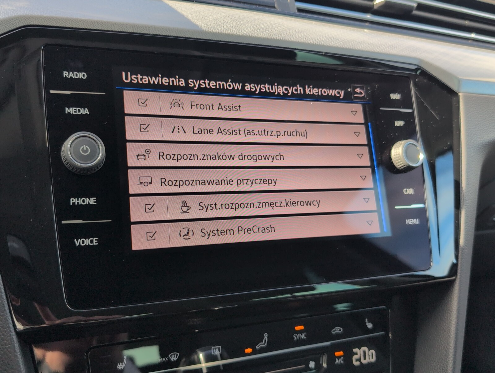 Volkswagen Passat - zdjęcie 32