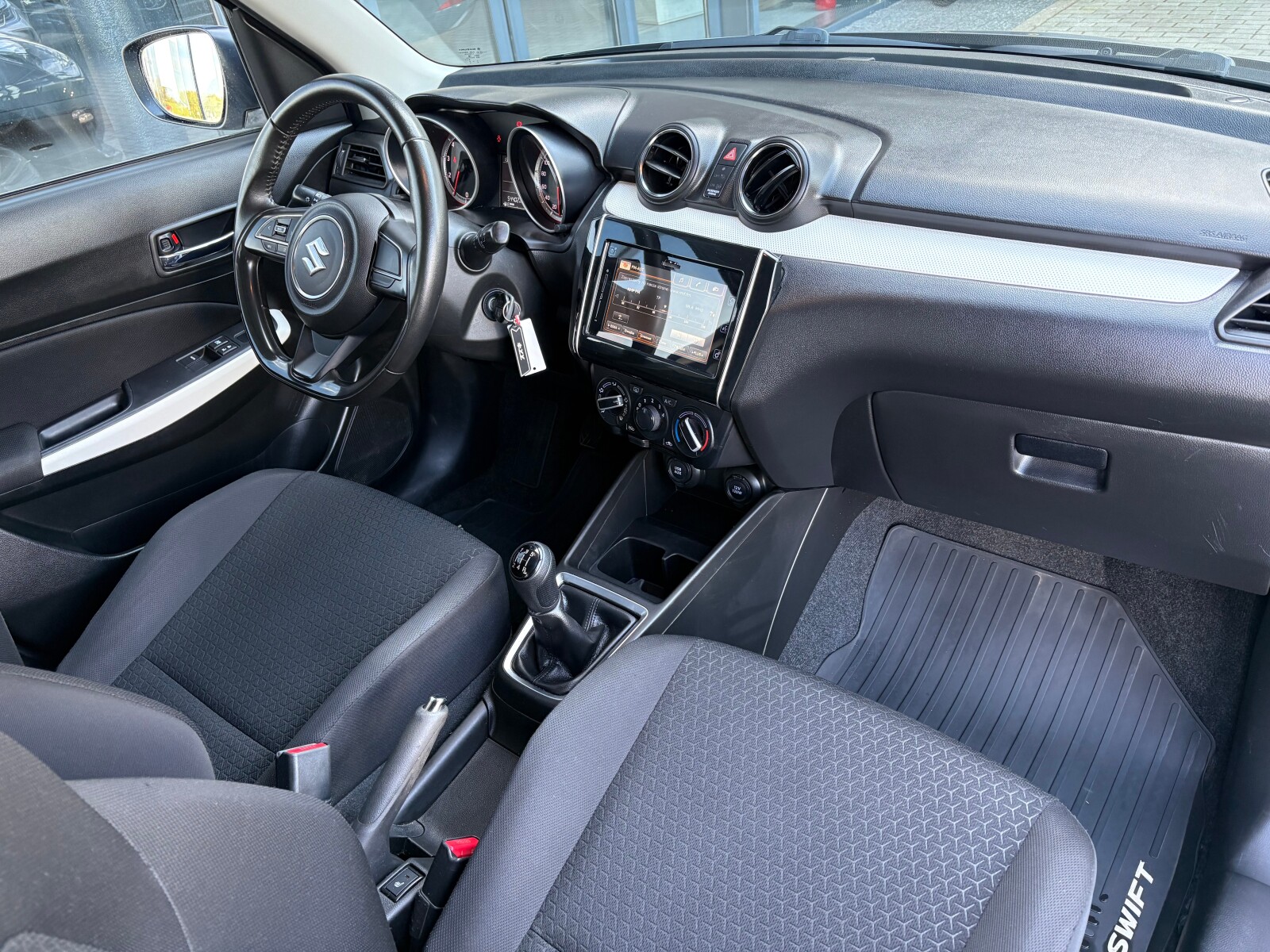 Suzuki Swift - zdjęcie 15