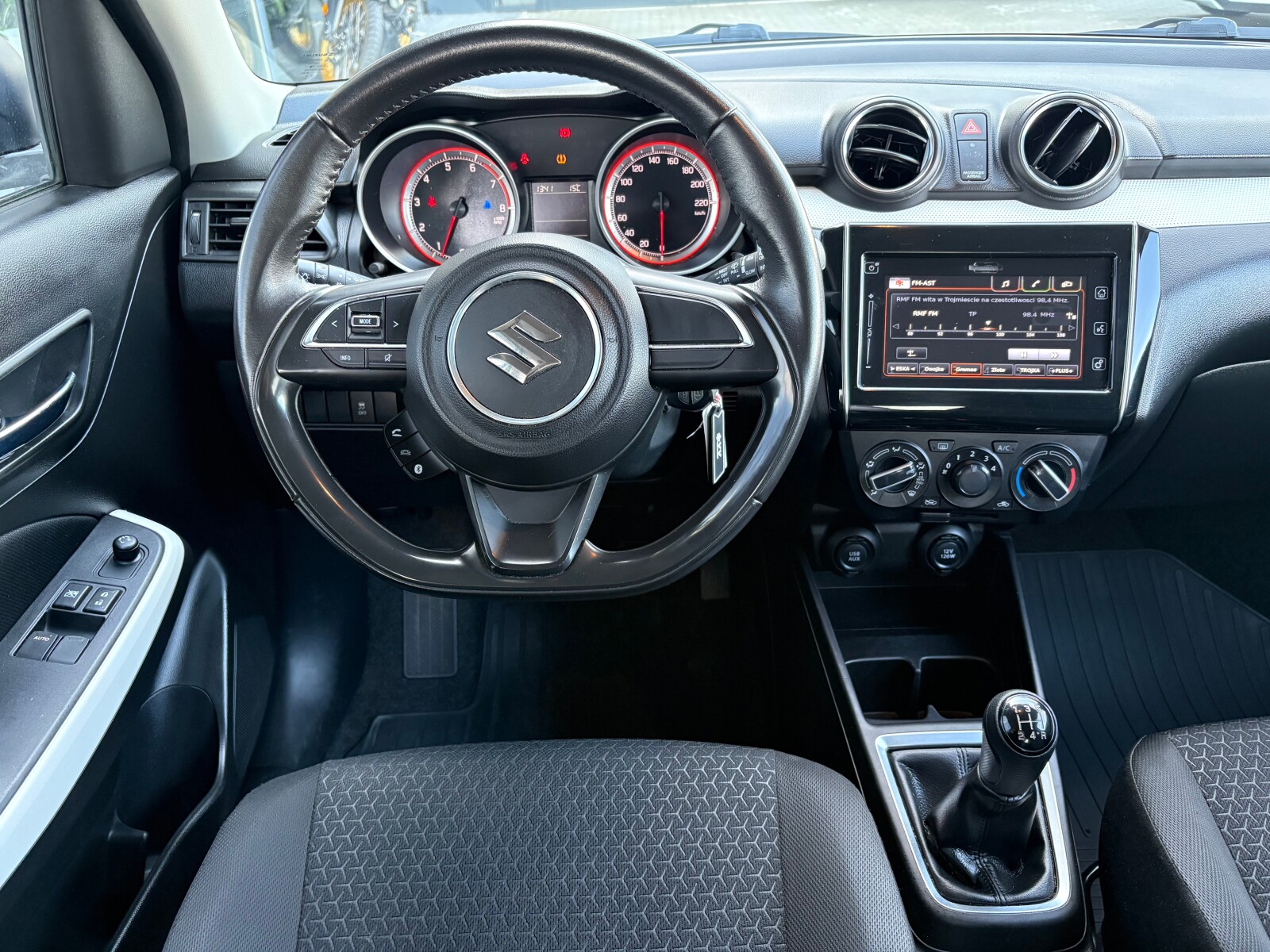 Suzuki Swift - zdjęcie 10