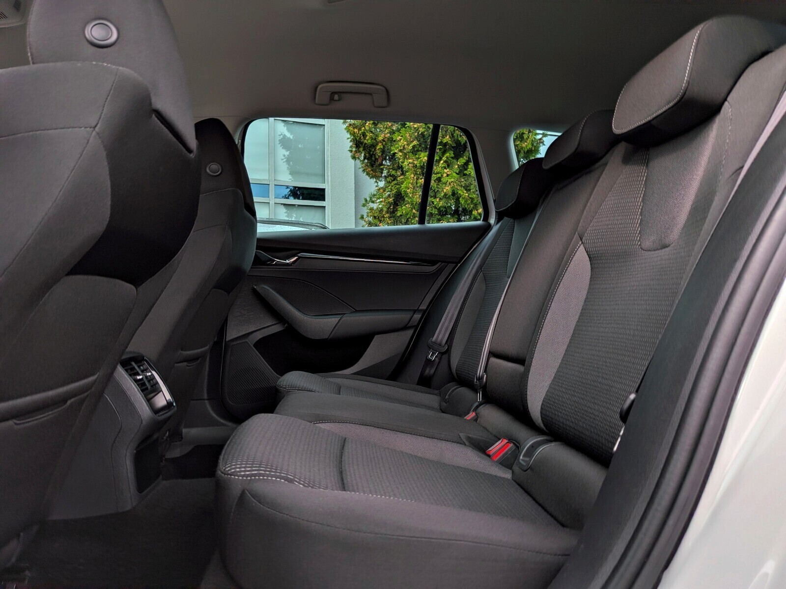 Škoda Octavia Combi - zdjęcie 10