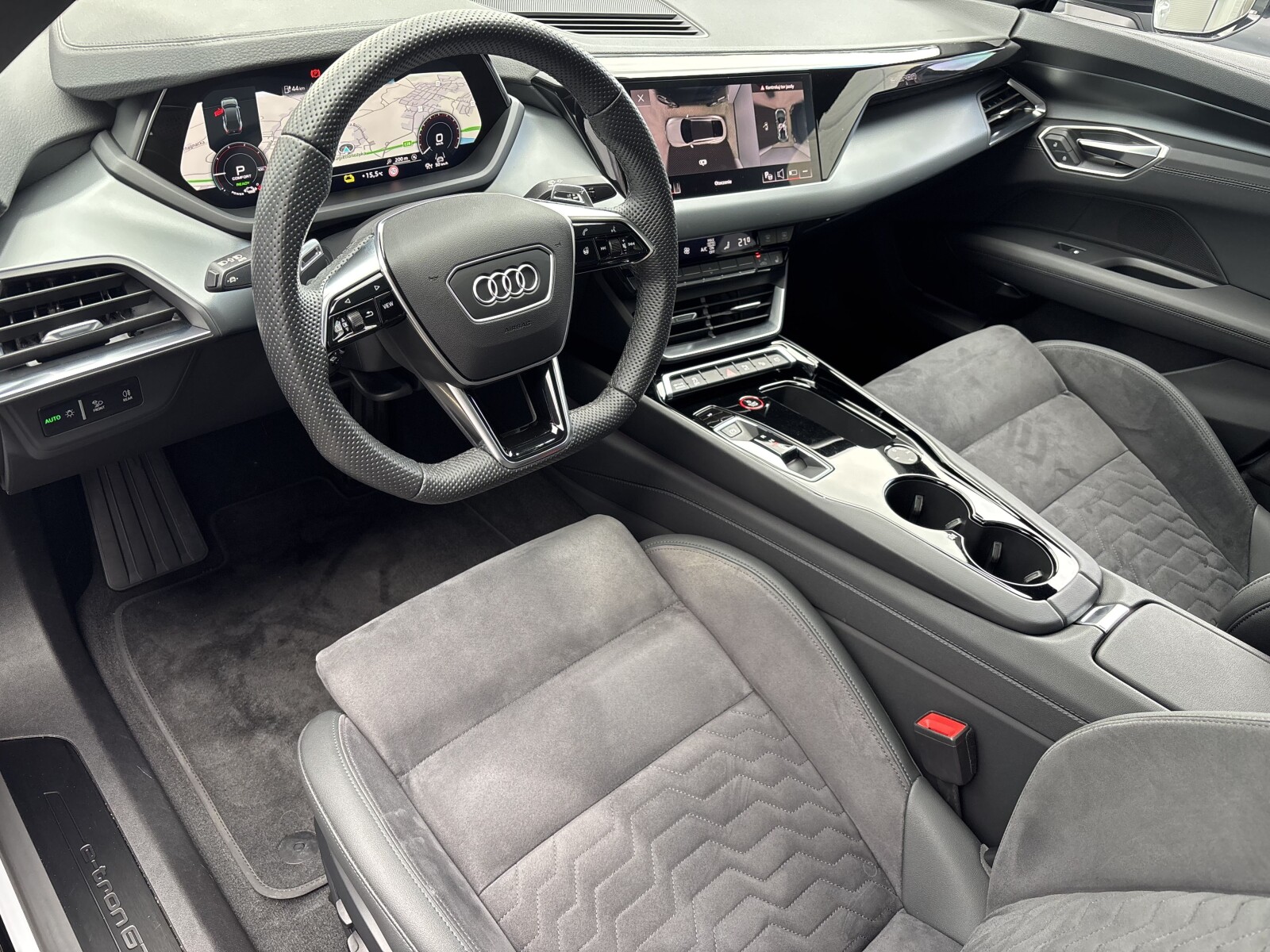 Audi e-tron GT - zdjęcie 16