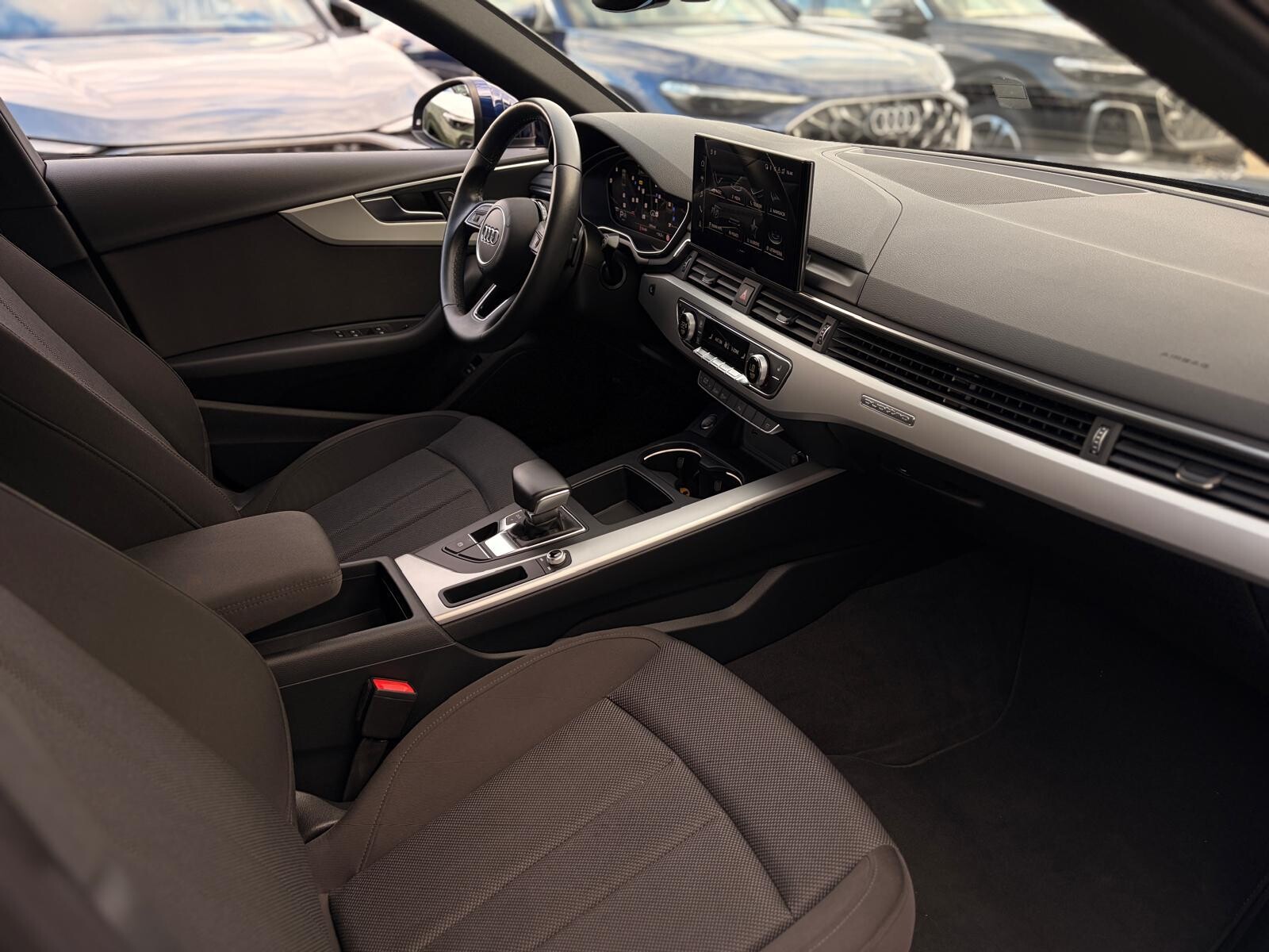 Audi A4 Limousine - zdjęcie 21