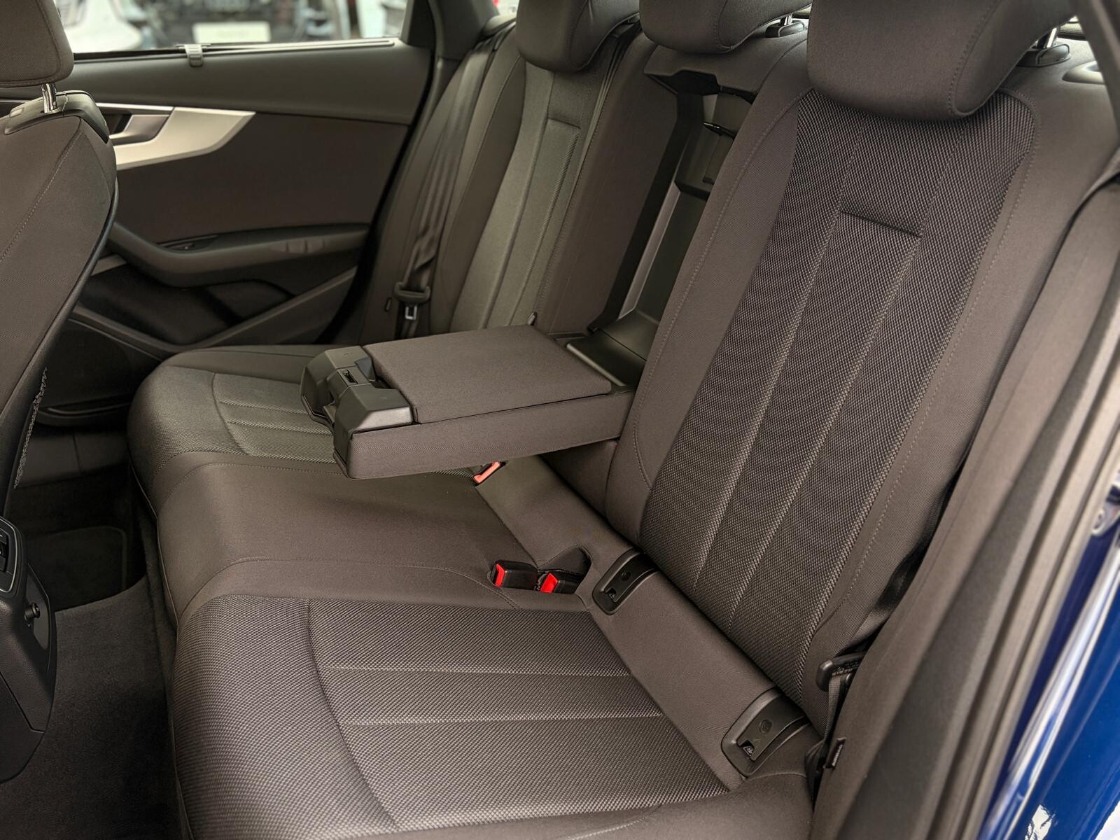Audi A4 Limousine - zdjęcie 18