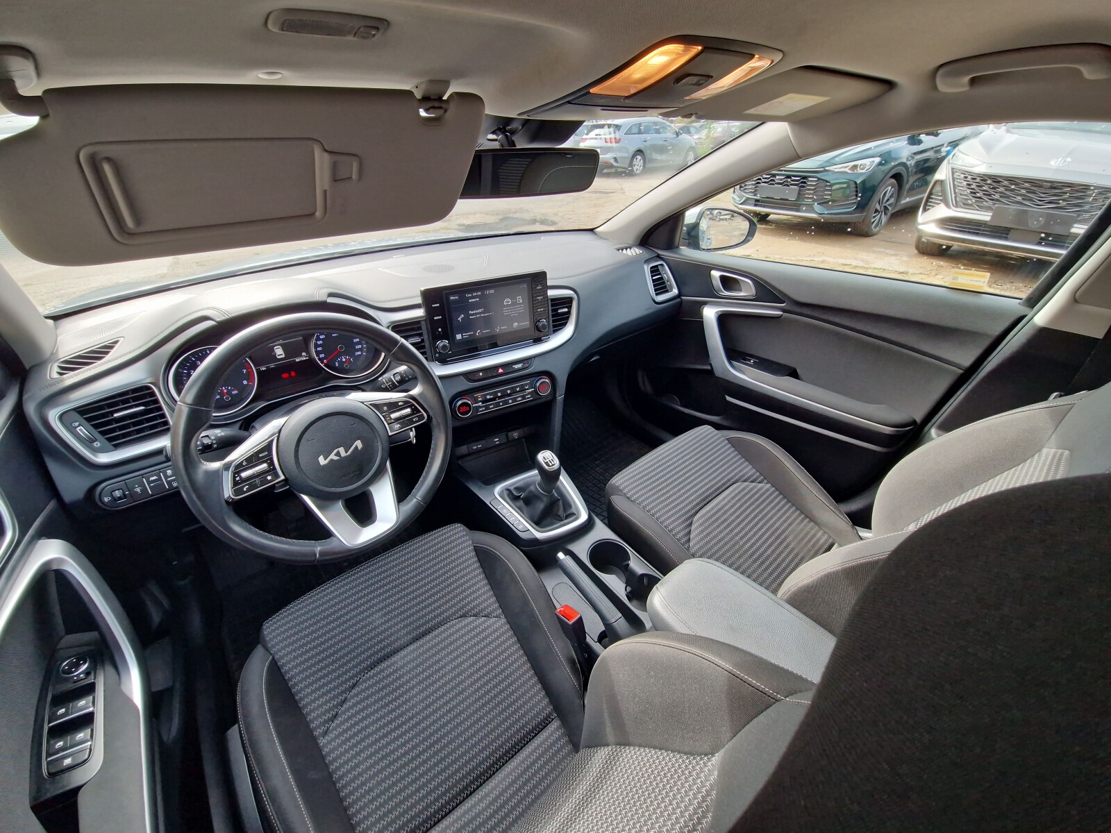 Kia Ceed - zdjęcie 15