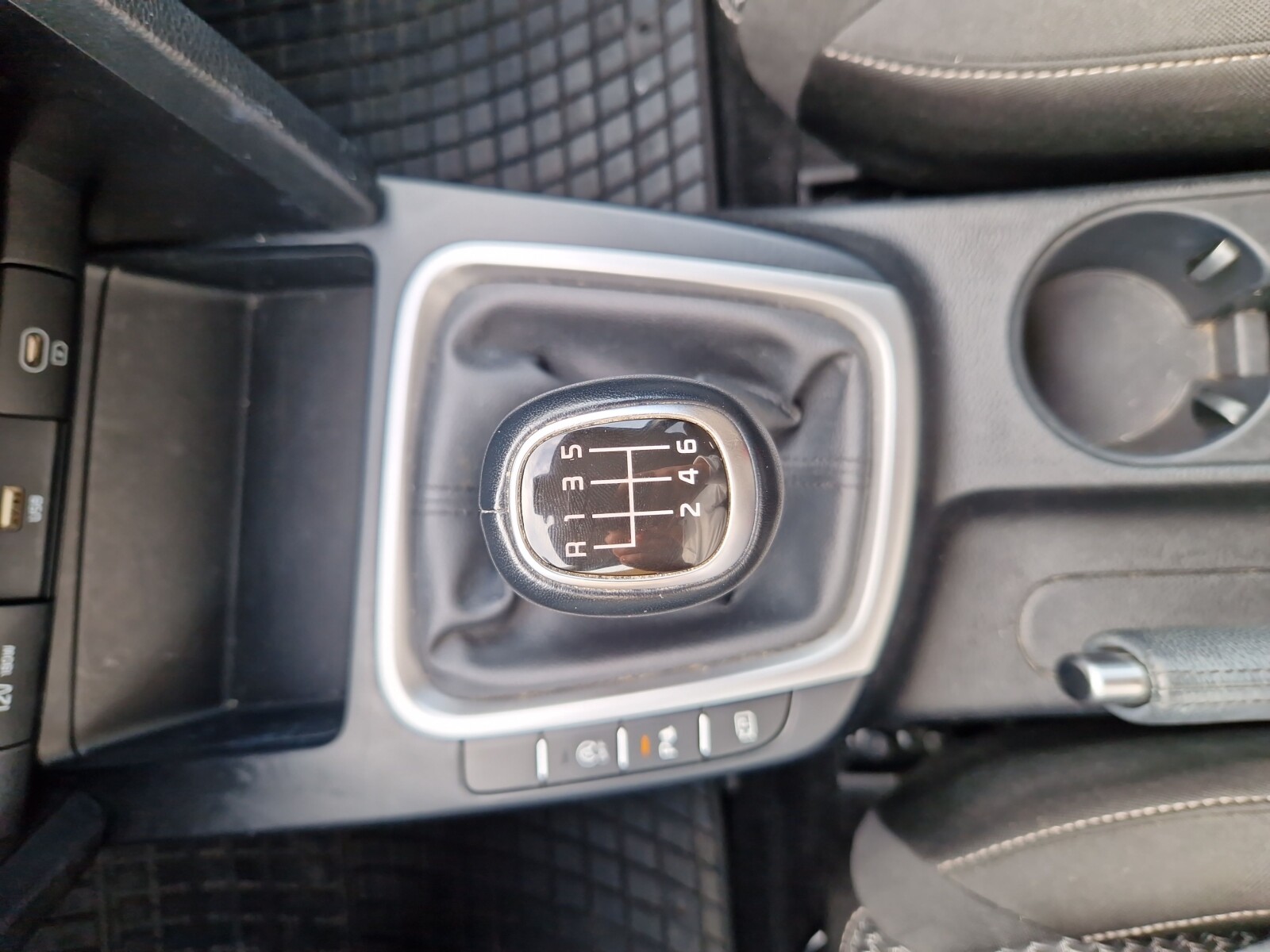 Kia Ceed - zdjęcie 27