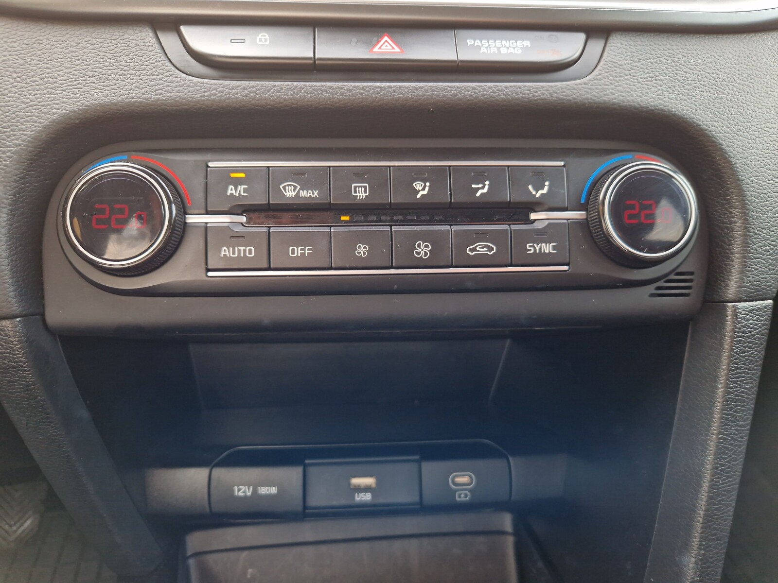 Kia Ceed - zdjęcie 26
