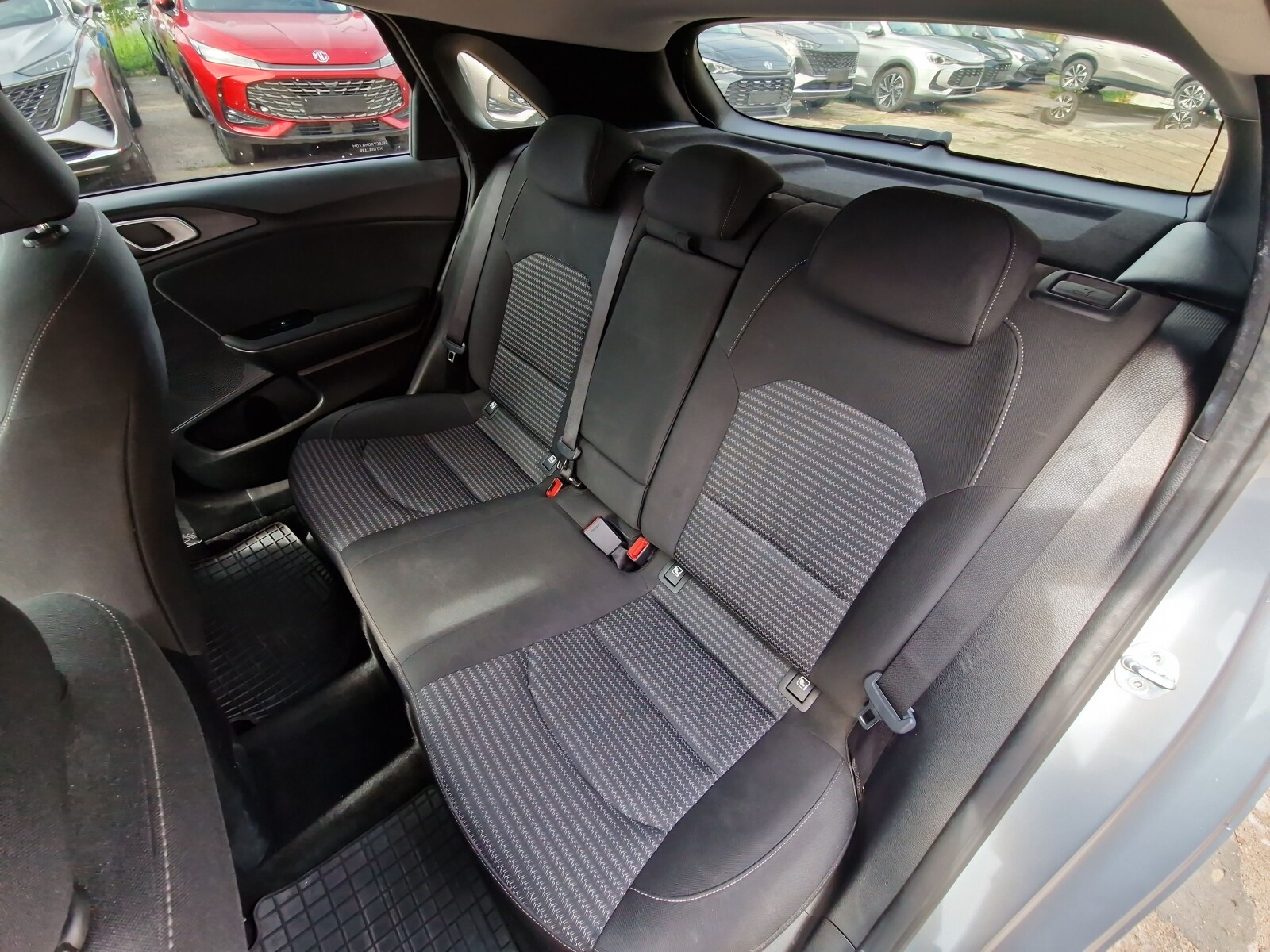 Kia Ceed - zdjęcie 14