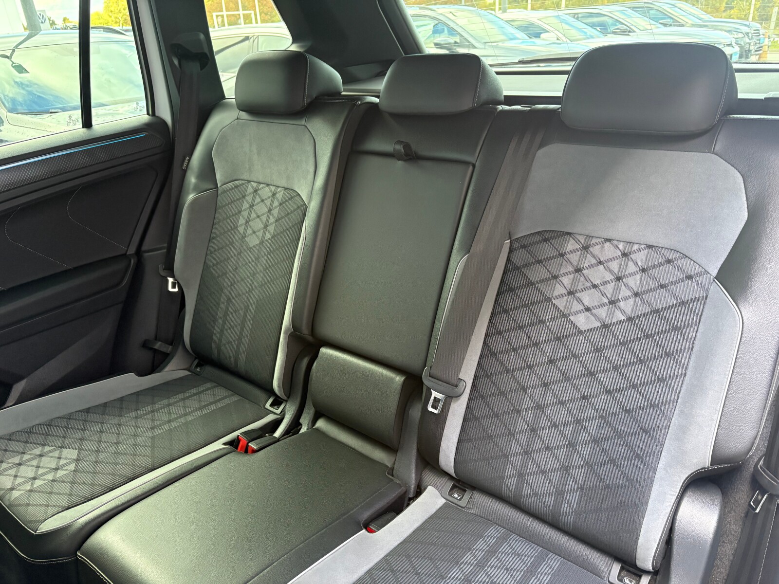 Volkswagen Tiguan - zdjęcie 16