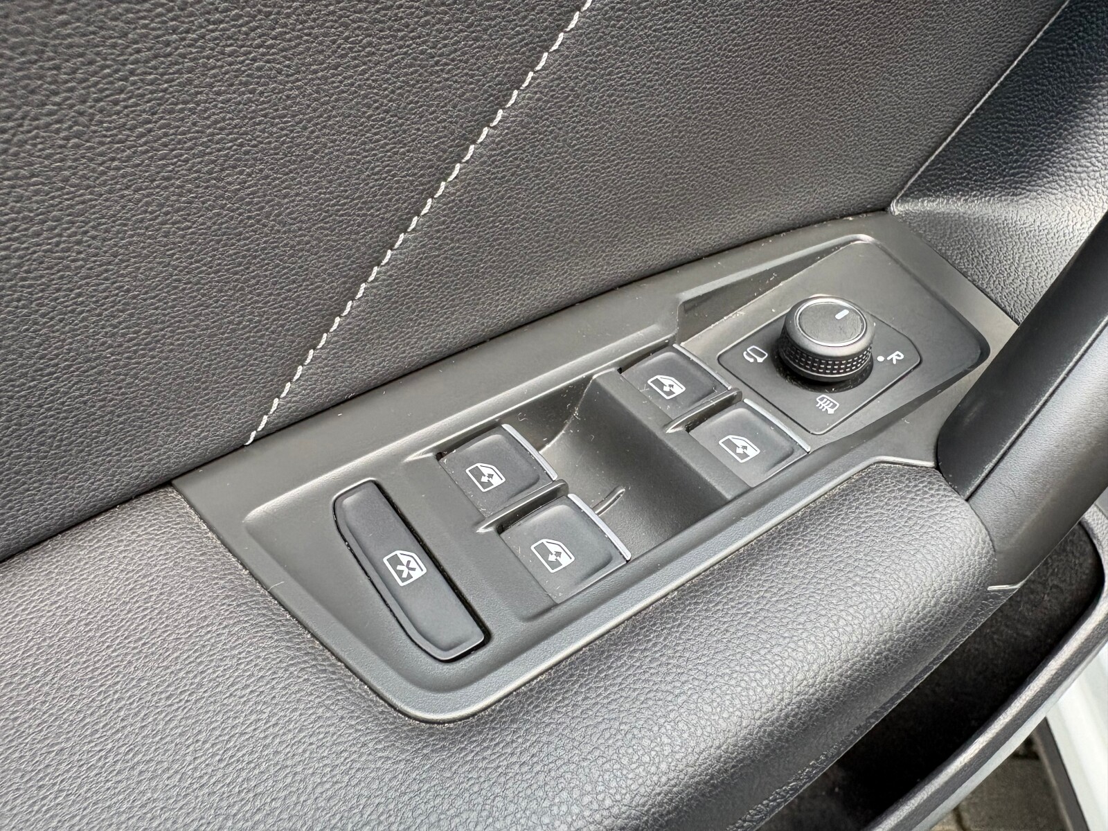 Volkswagen Tiguan - zdjęcie 22