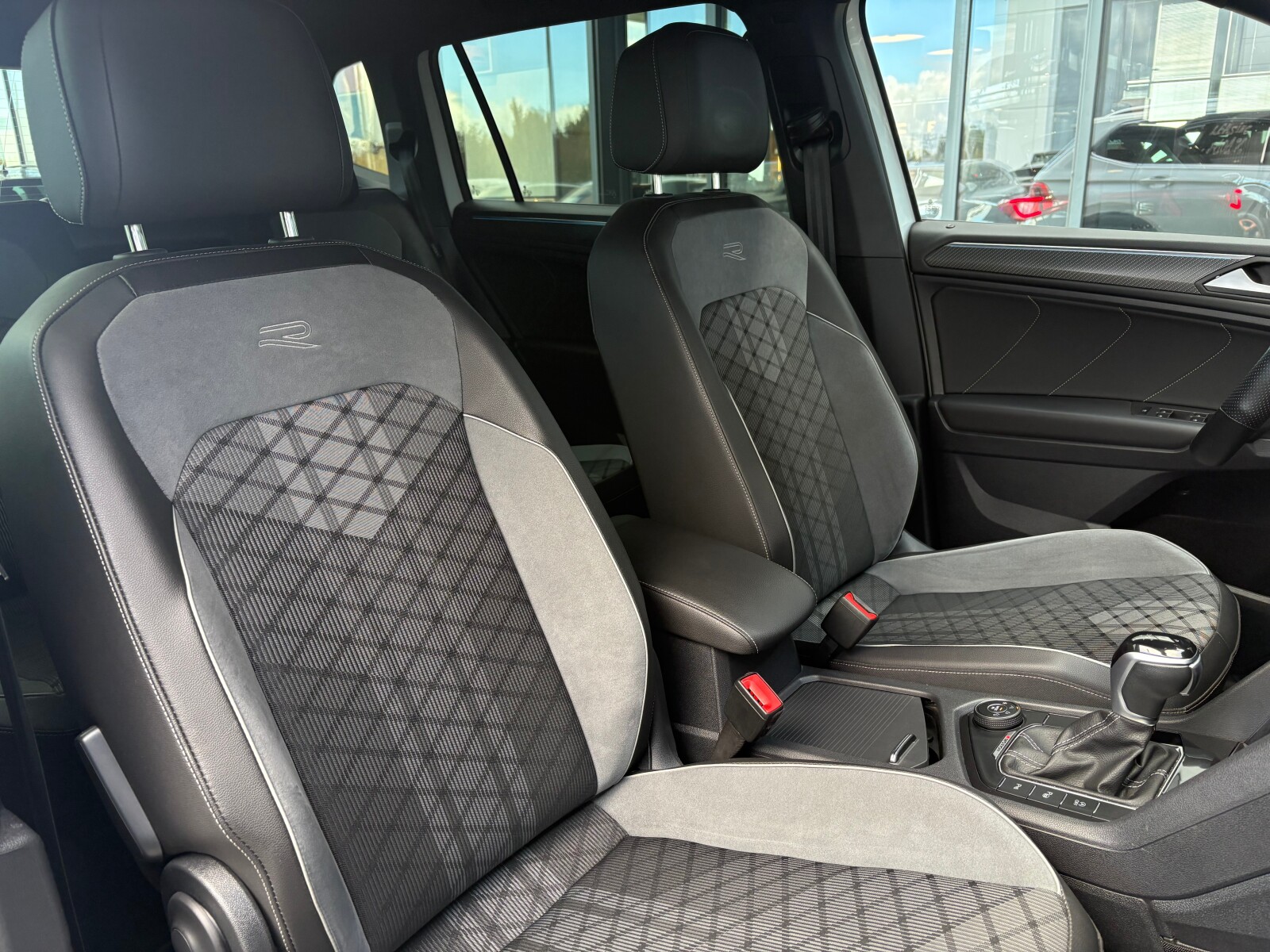 Volkswagen Tiguan - zdjęcie 19