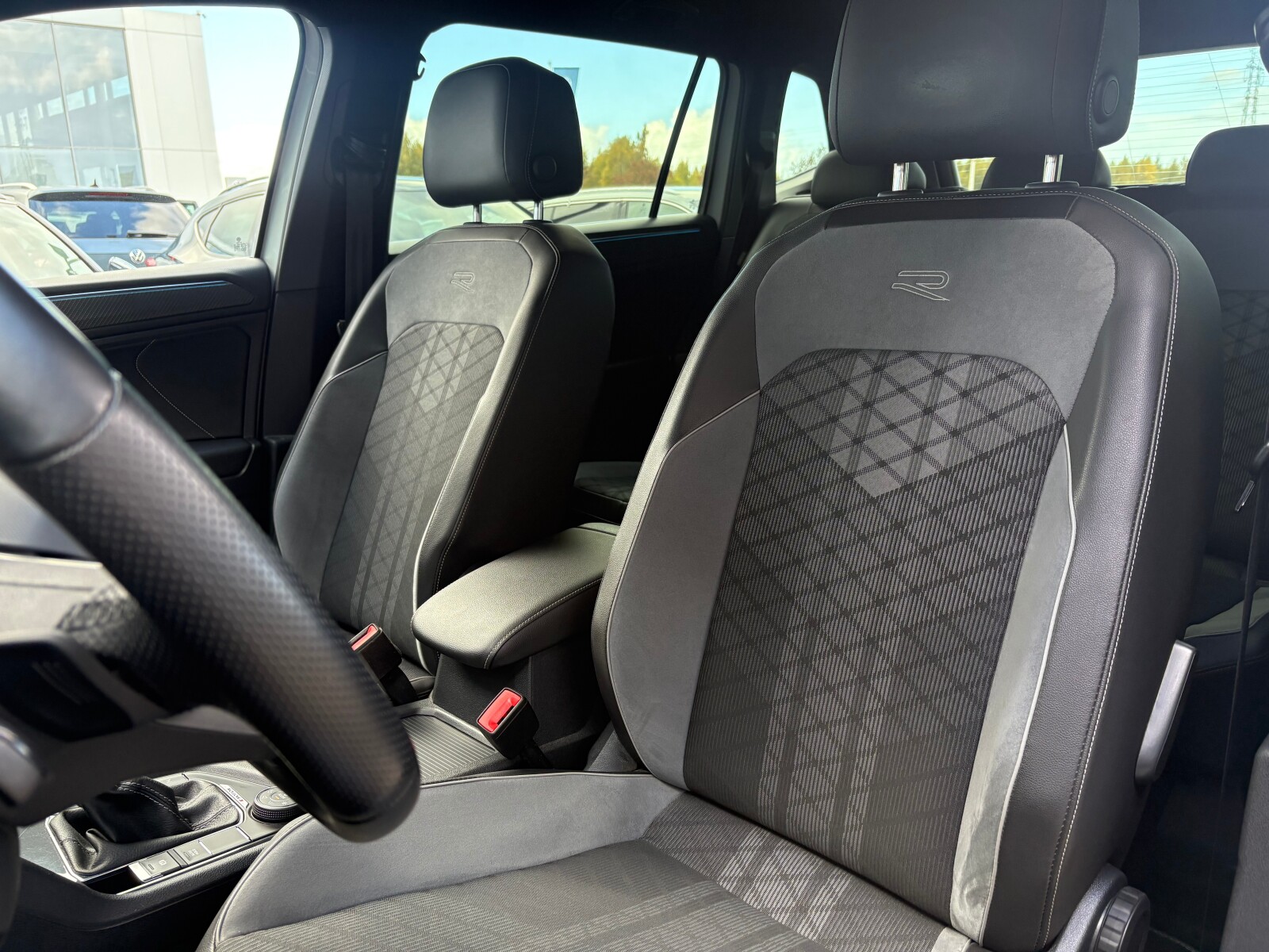 Volkswagen Tiguan - zdjęcie 15