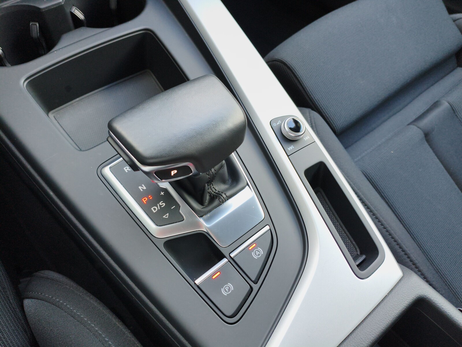 Audi A4 Avant - zdjęcie 12