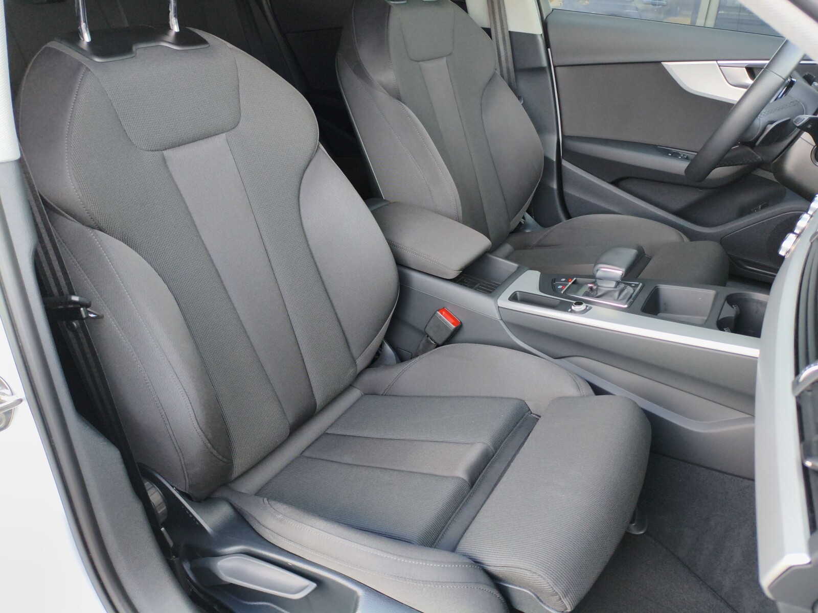 Audi A4 Avant - zdjęcie 10