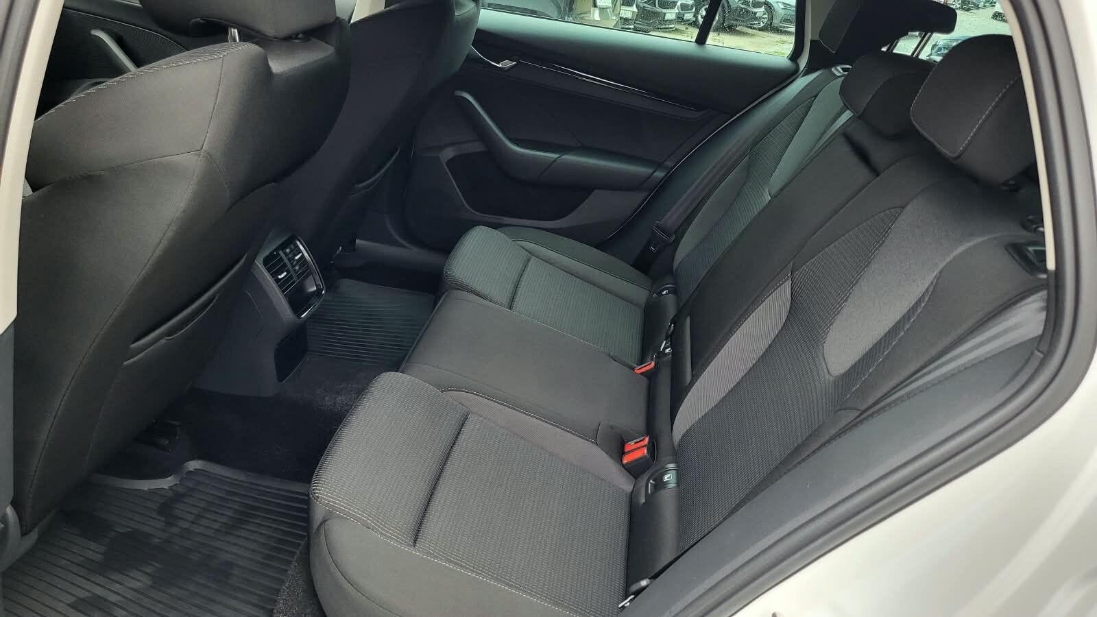 Škoda Octavia Combi - zdjęcie 12