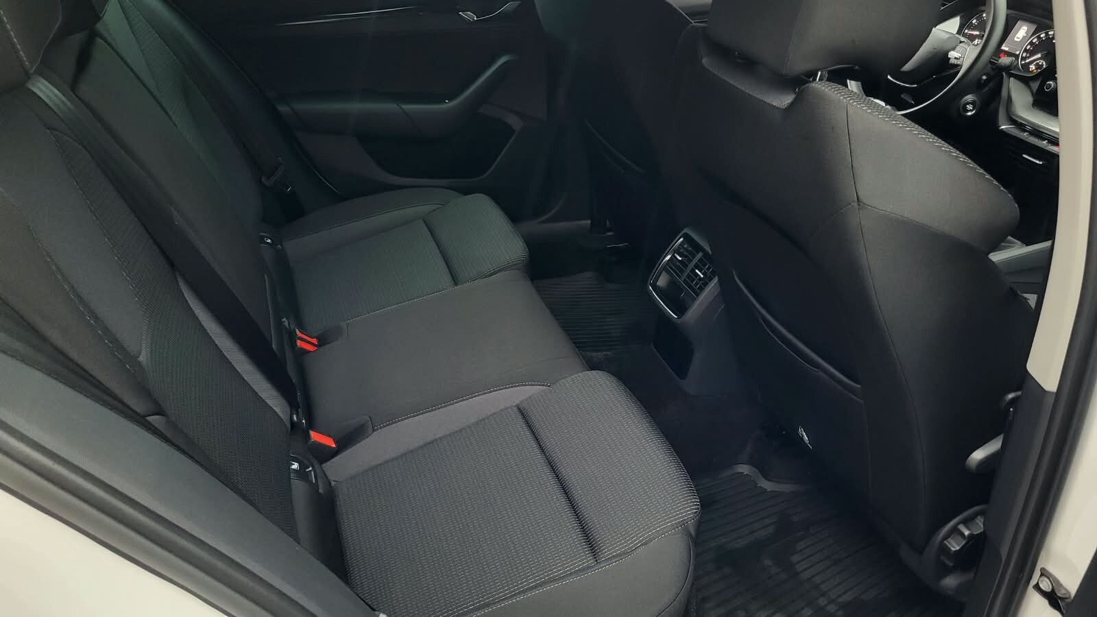 Škoda Octavia Combi - zdjęcie 14