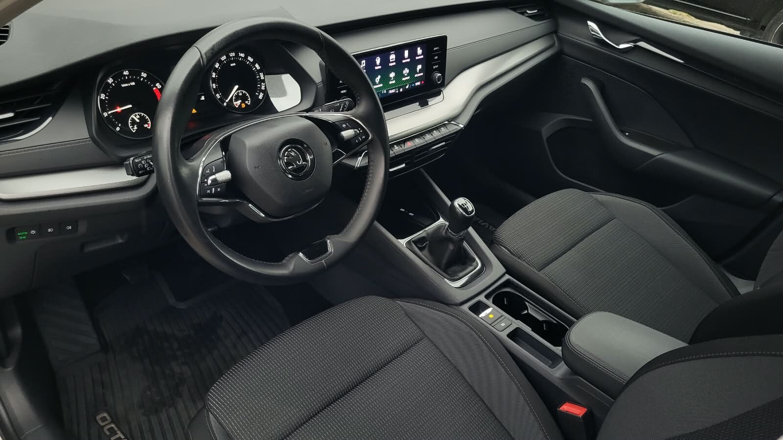 Škoda Octavia Combi - zdjęcie 10