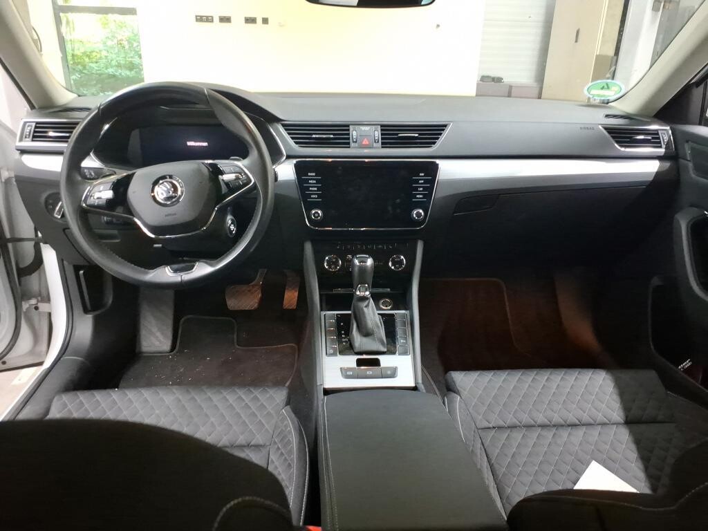 Škoda Superb Combi - zdjęcie 3