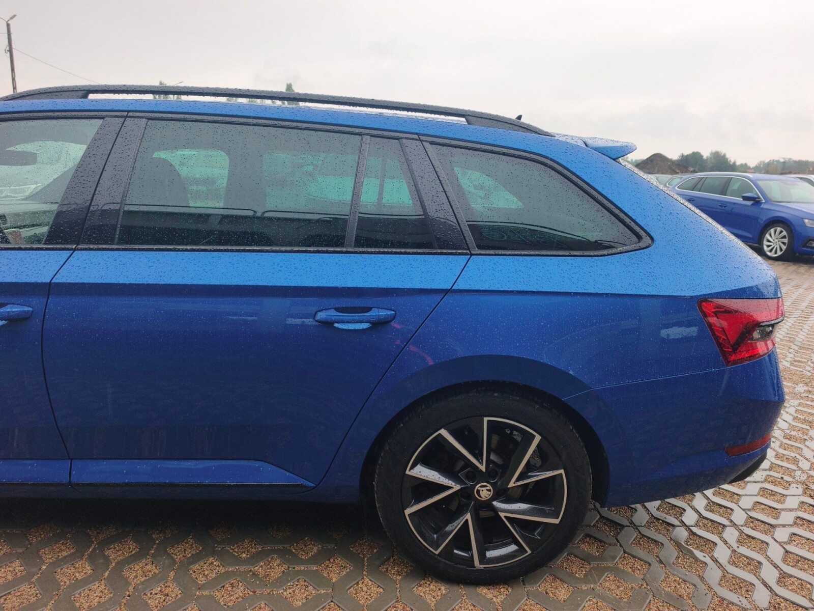 Škoda Superb Combi - zdjęcie 11
