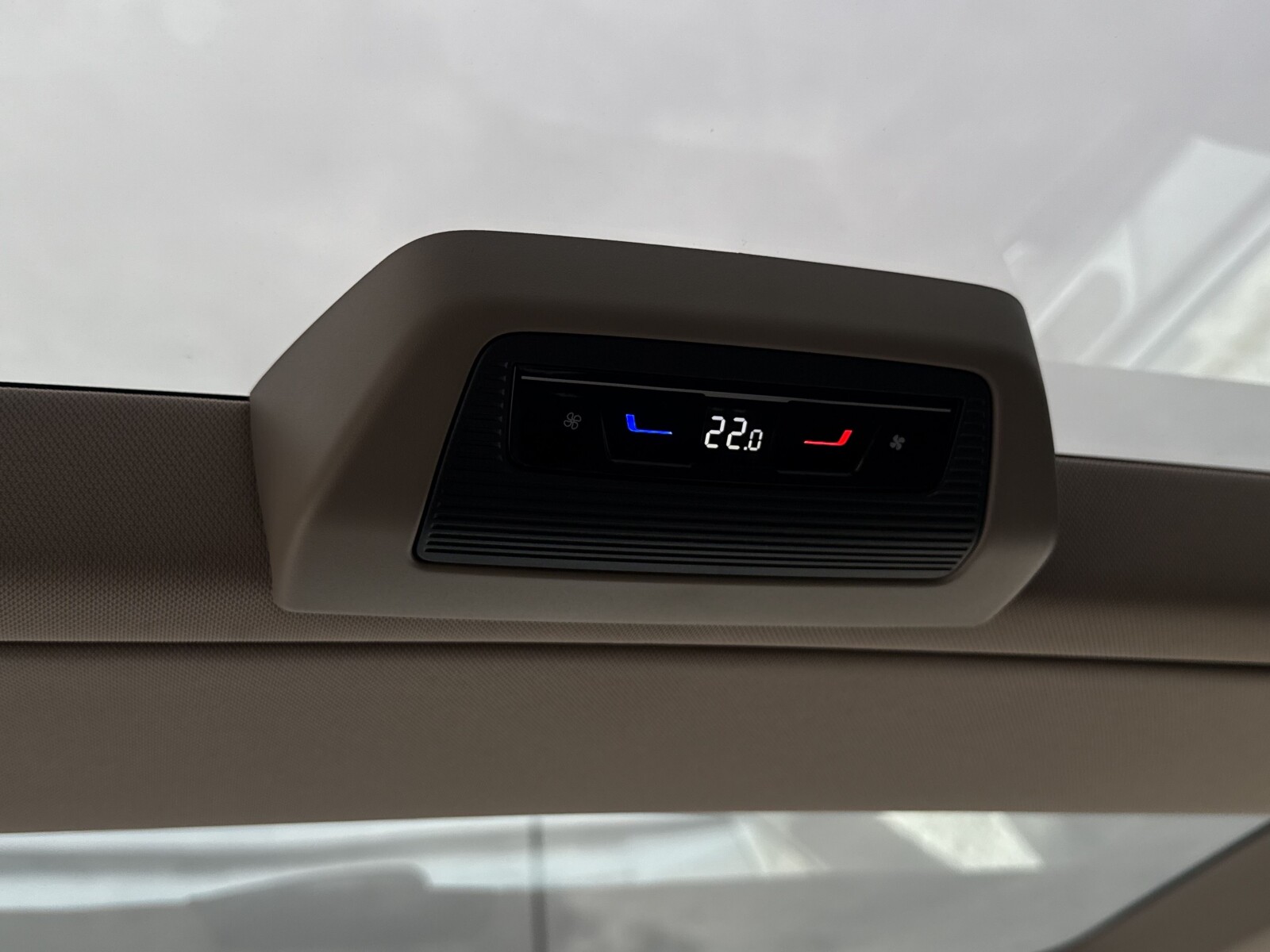 Volkswagen Multivan - zdjęcie 34