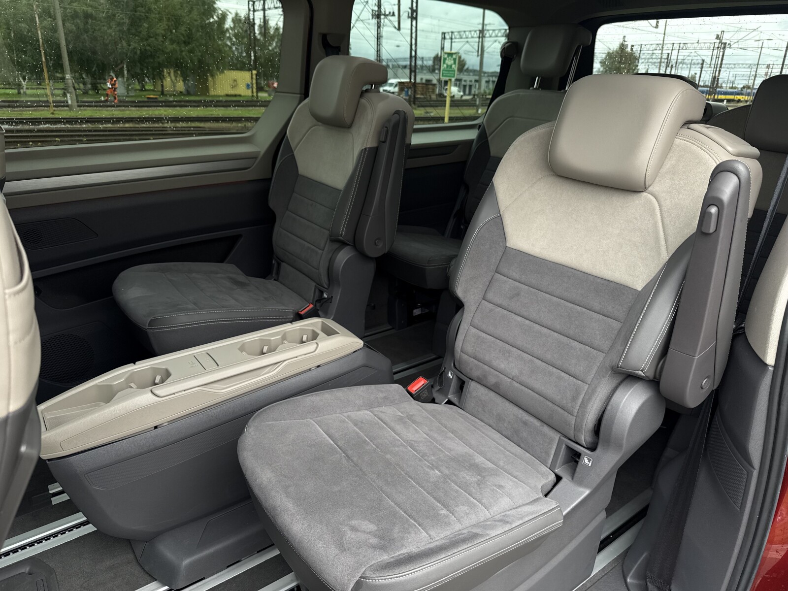 Volkswagen Multivan - zdjęcie 32