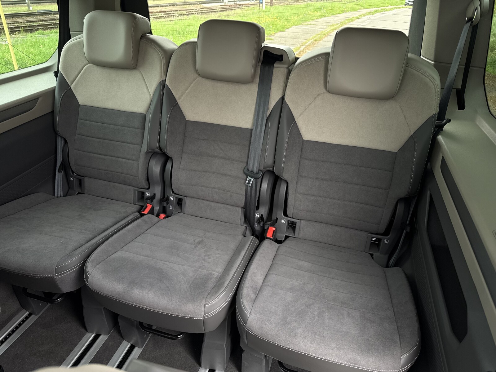 Volkswagen Multivan - zdjęcie 33