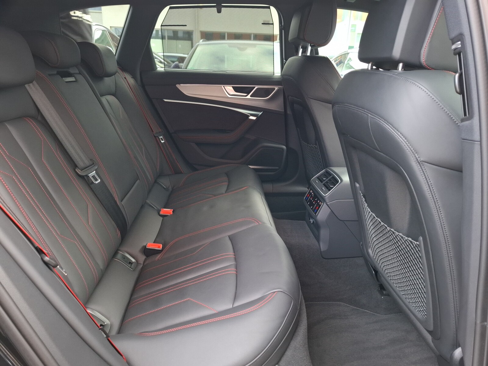 Audi A6 Avant - zdjęcie 11