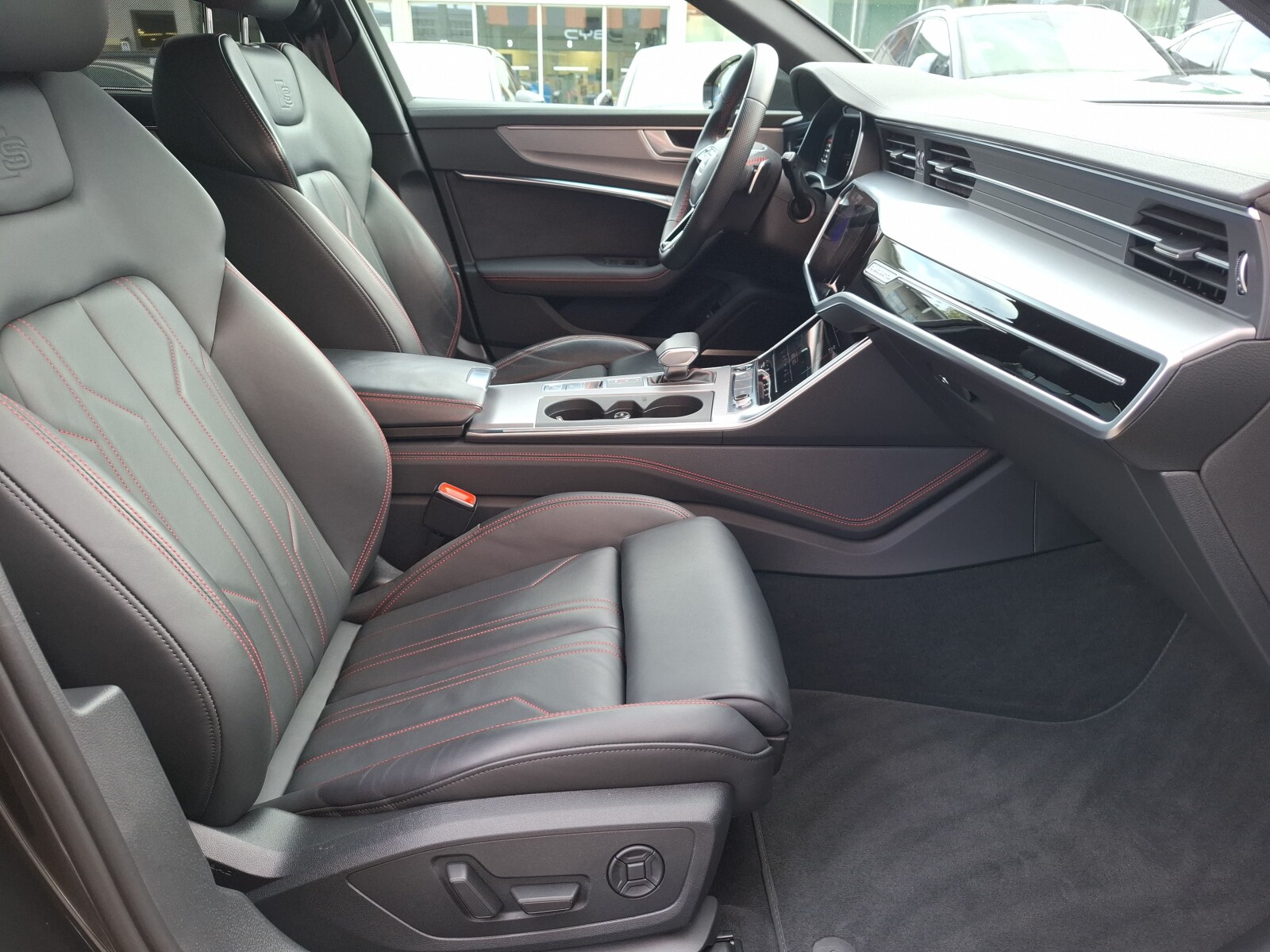 Audi A6 Avant - zdjęcie 18