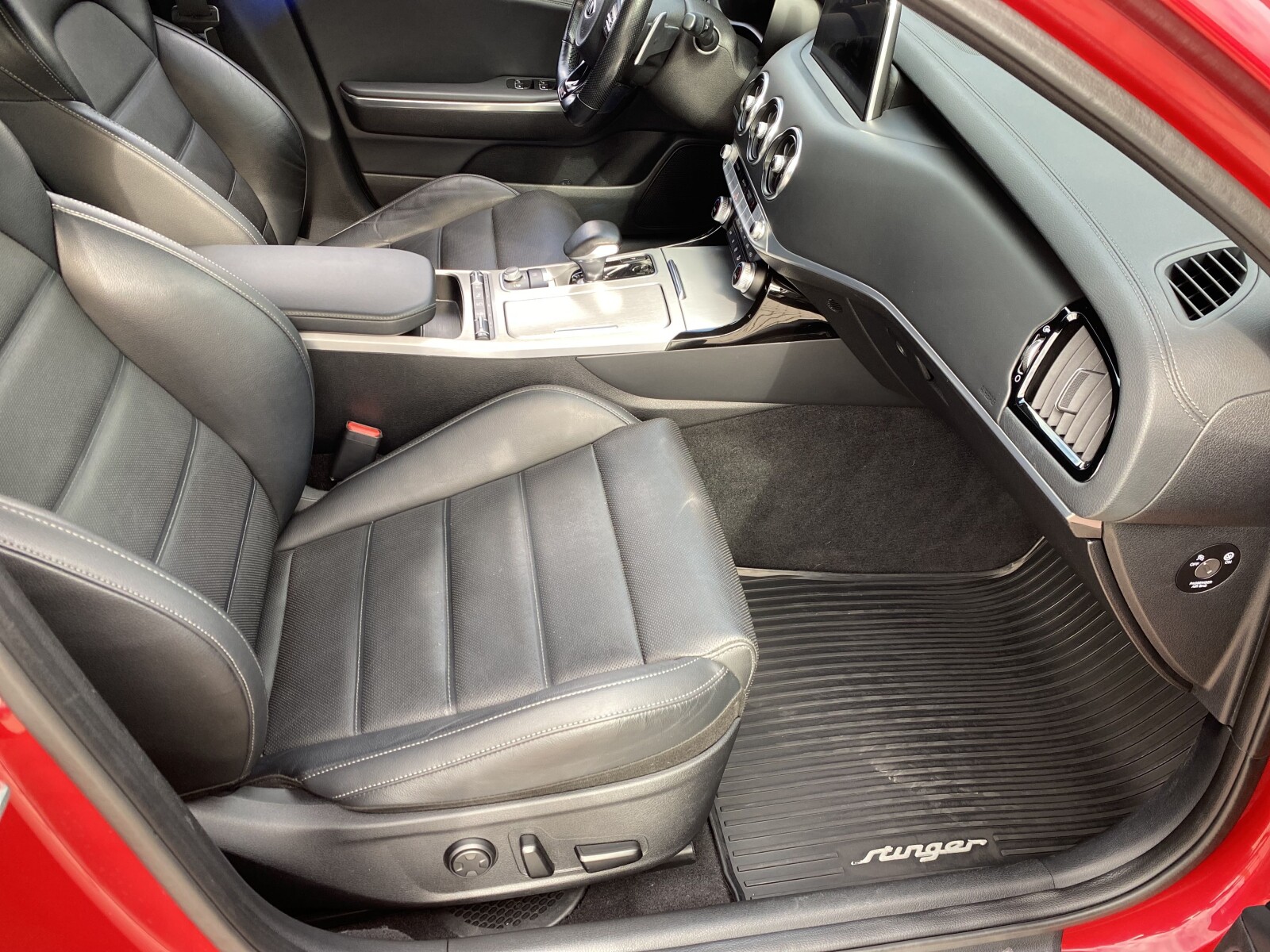 Kia Stinger - zdjęcie 17