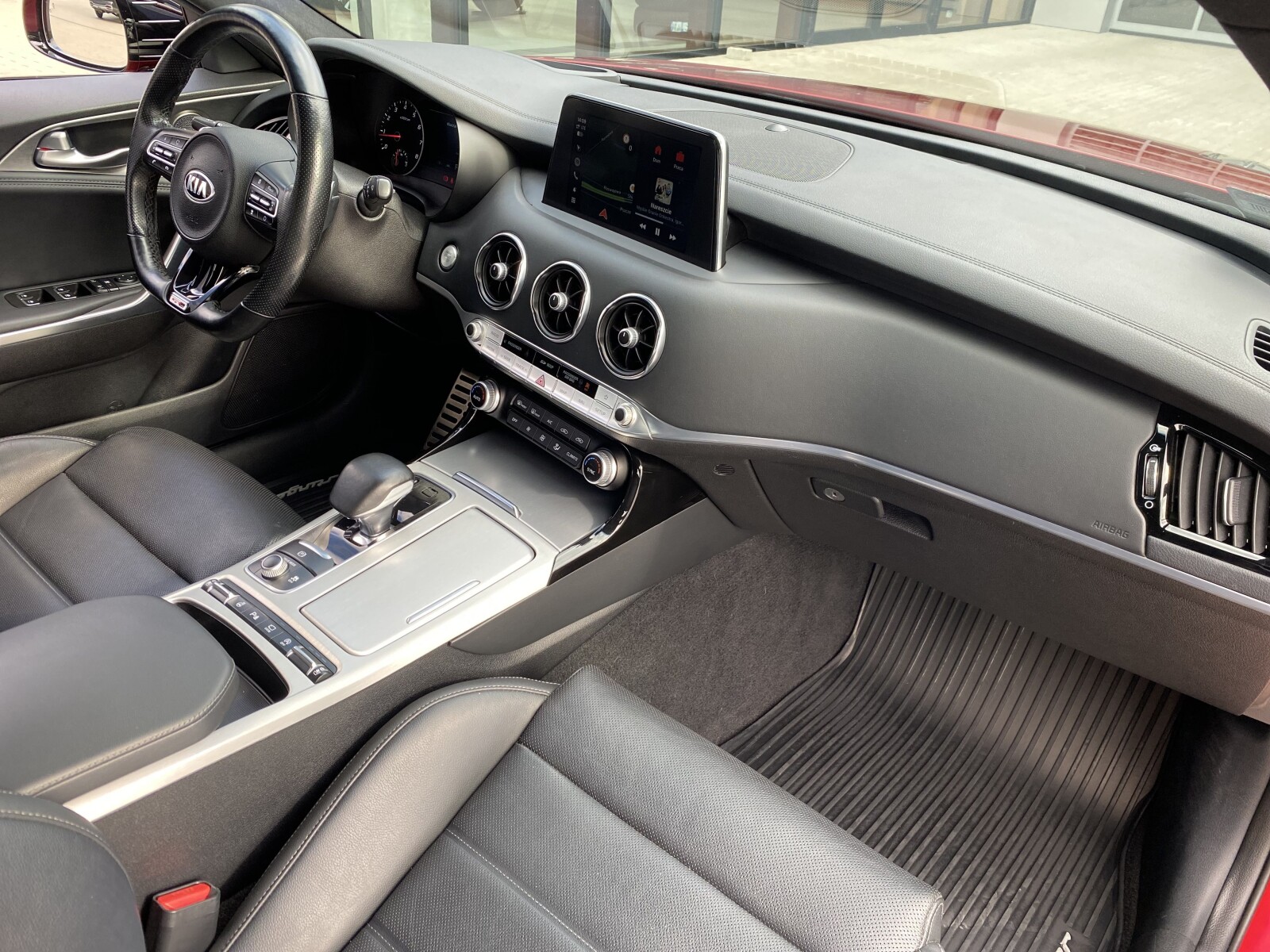 Kia Stinger - zdjęcie 18
