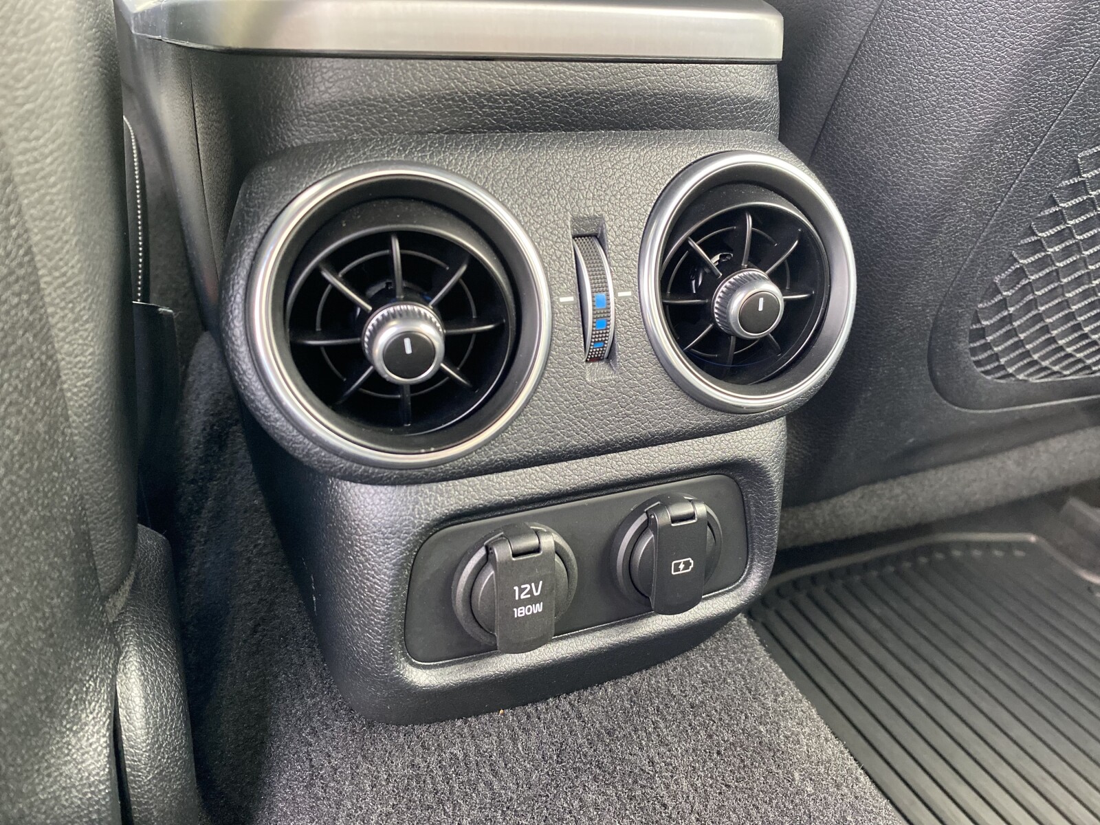 Kia Stinger - zdjęcie 12