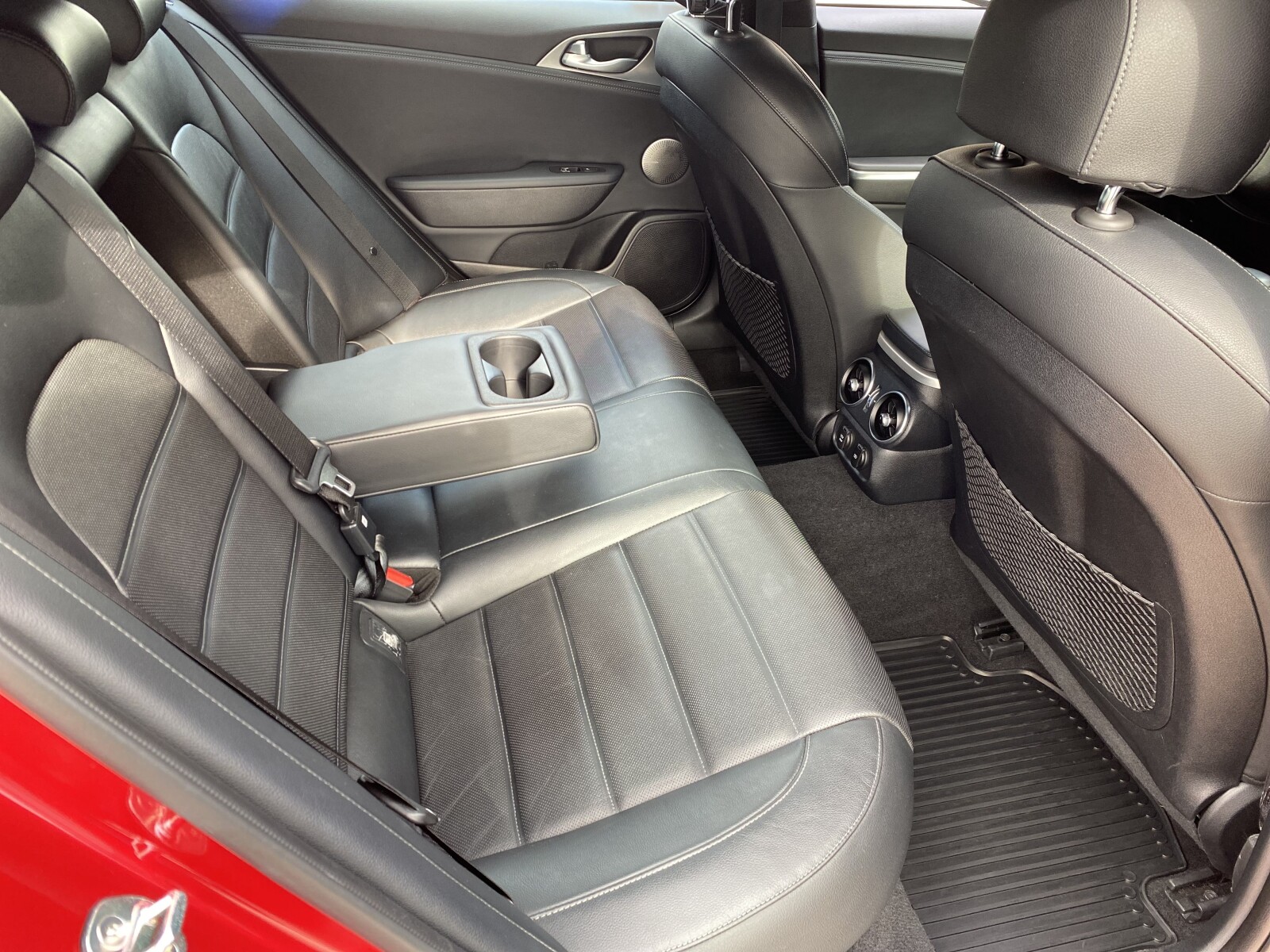 Kia Stinger - zdjęcie 16