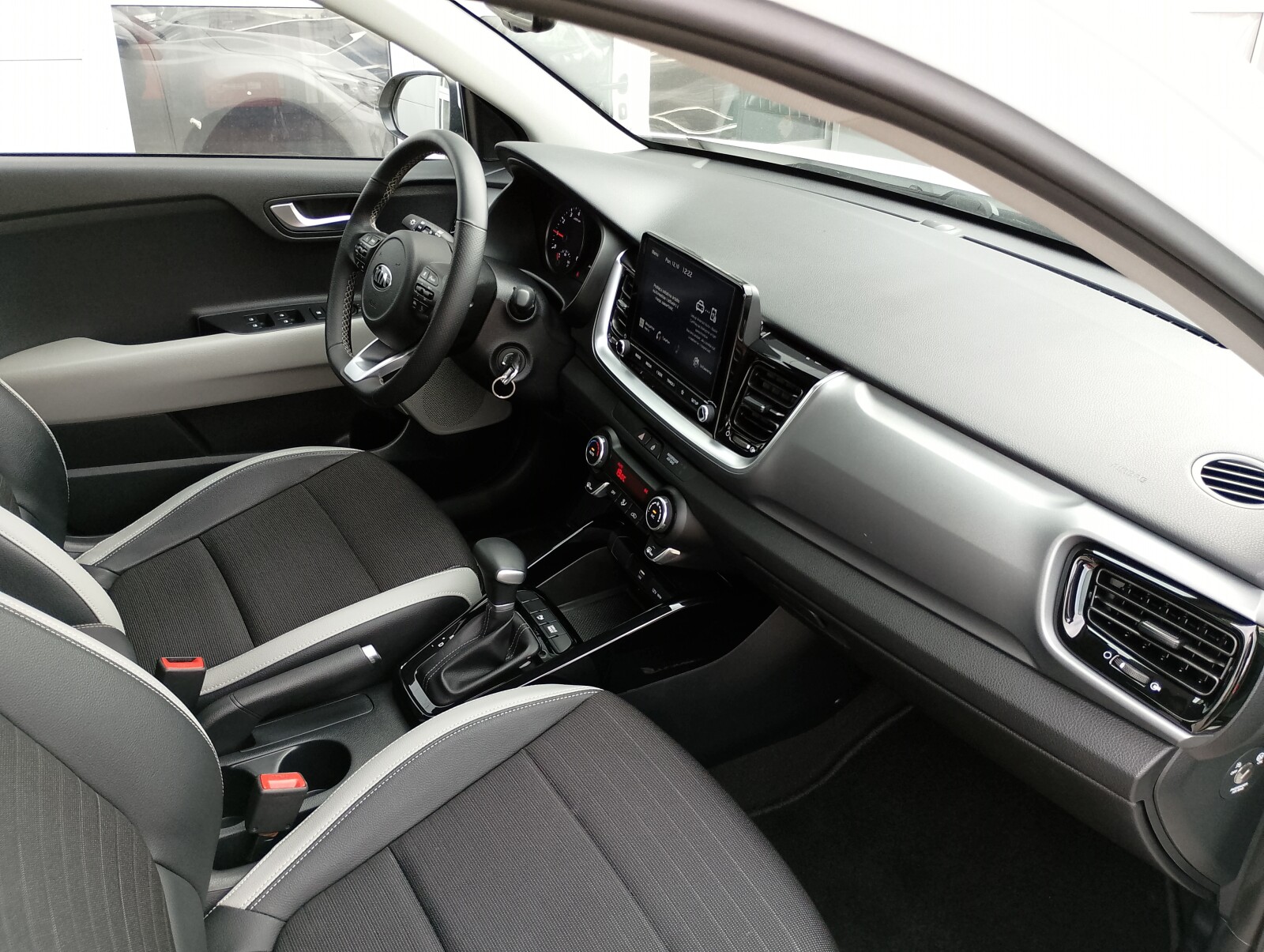Kia Stonic - zdjęcie 16