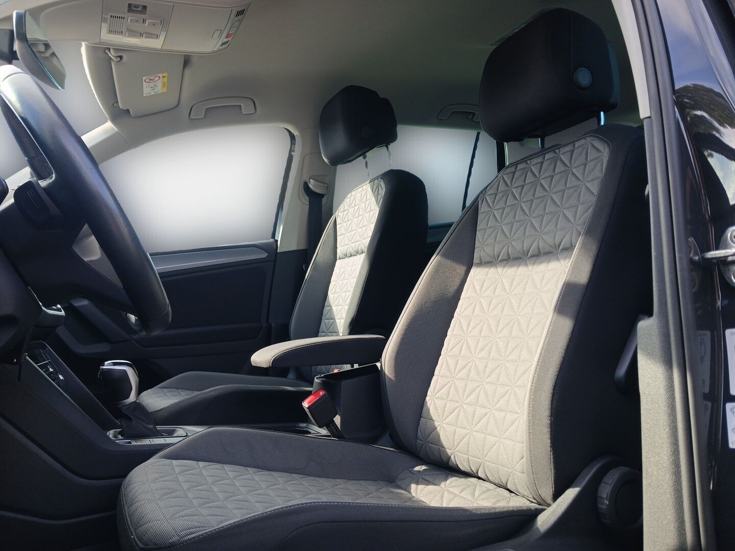 Volkswagen Tiguan - zdjęcie 11