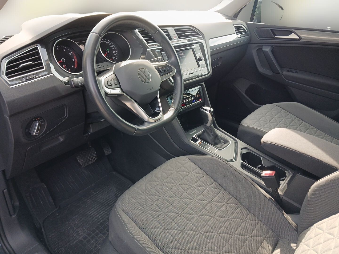 Volkswagen Tiguan - zdjęcie 10