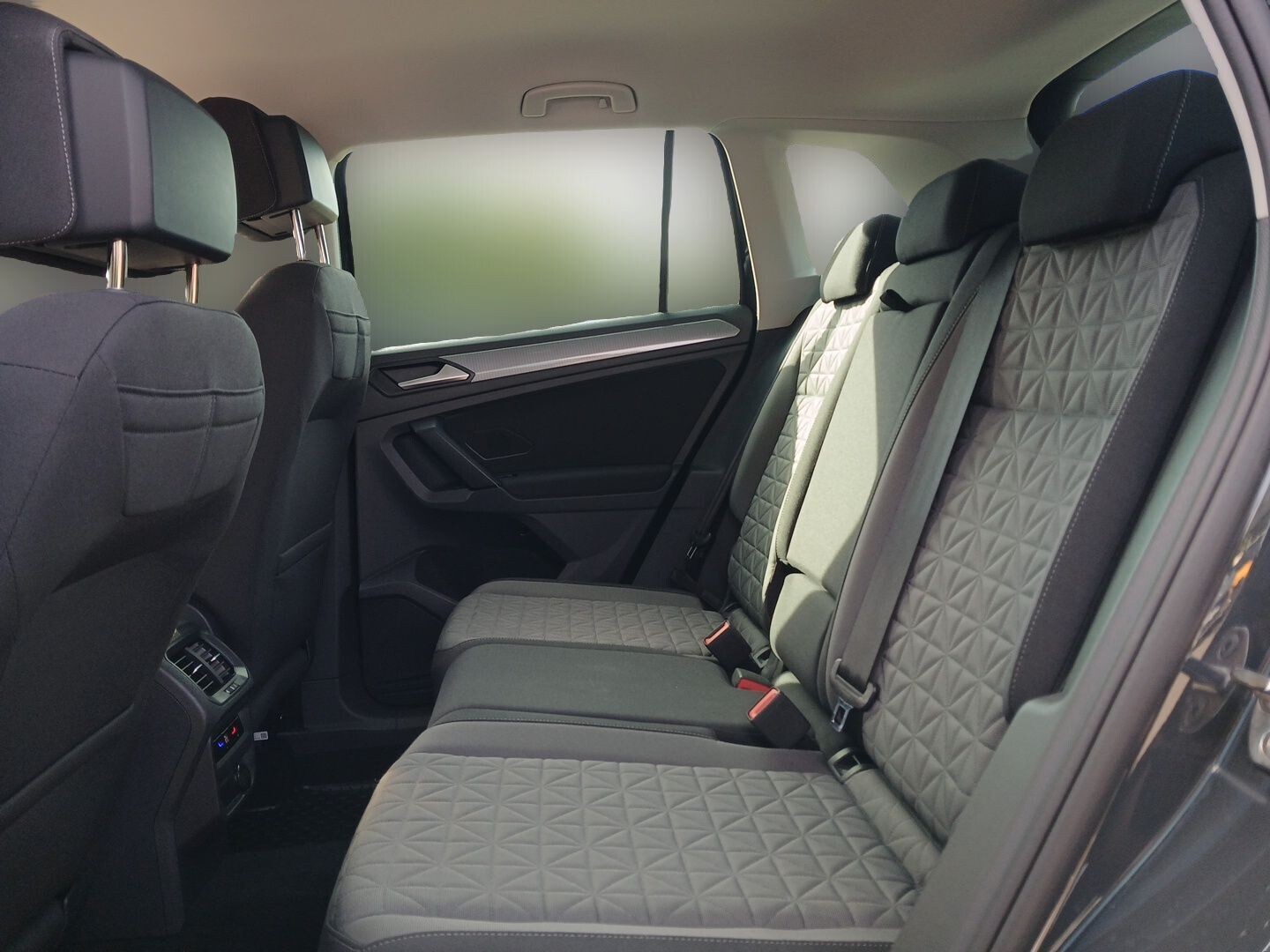 Volkswagen Tiguan - zdjęcie 12